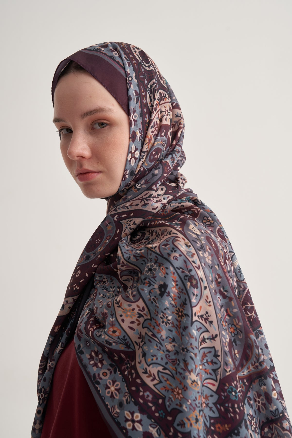 Kadın İpeksi Freesia Desen Şal Acı Kahve