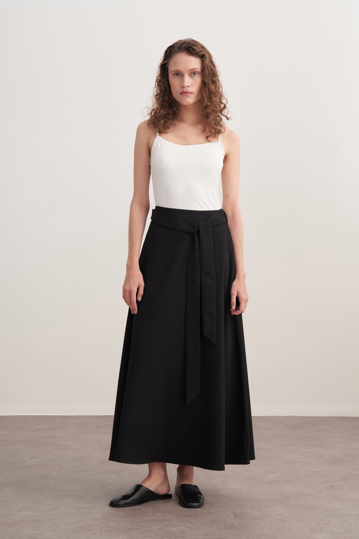 Kadın Gabardin Kemerli Kloş Etek Siyah