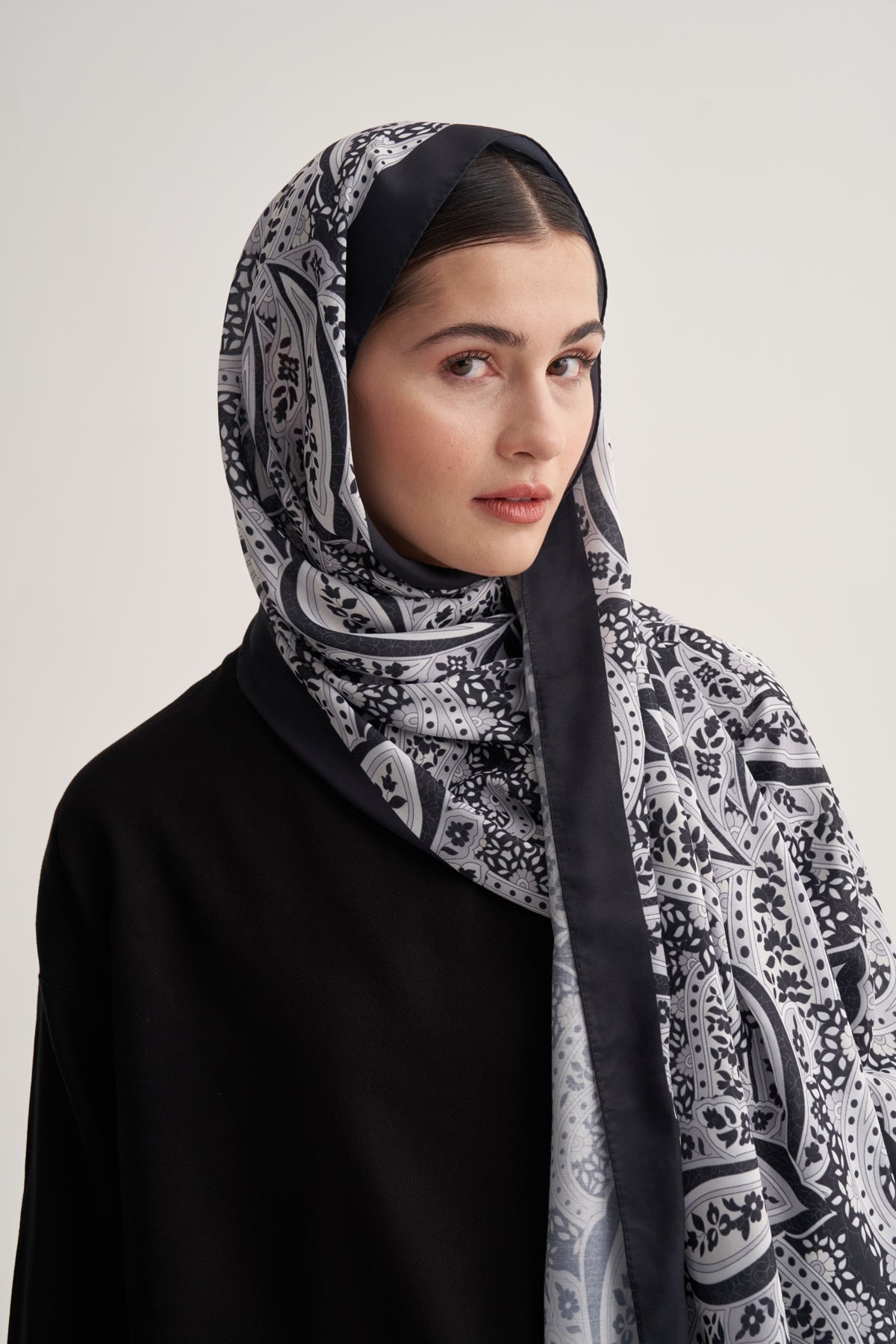 Kadın İpeksi Day Lily Desen Şal Gri