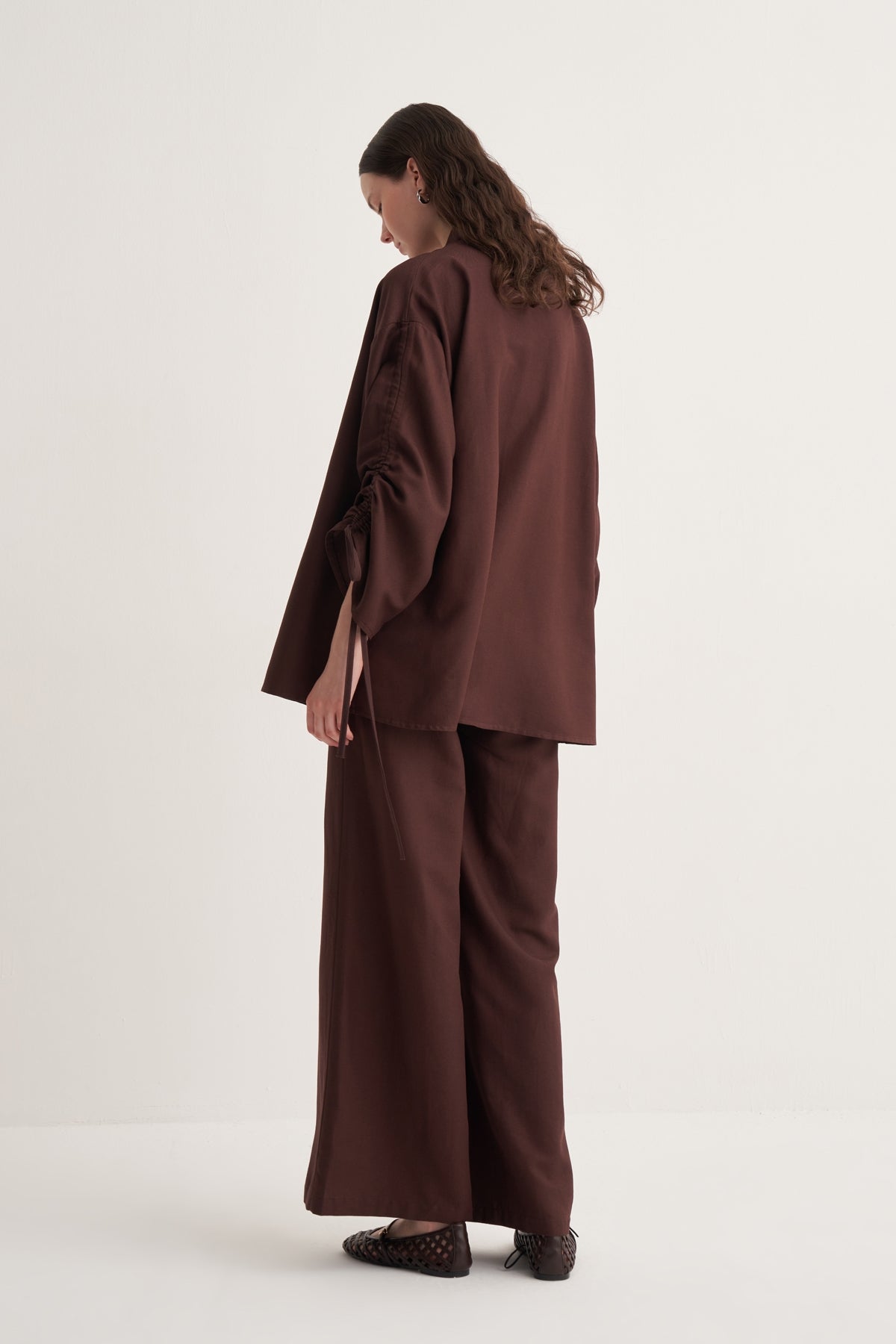 Kadın Dökümlü Pamuklu Büzgü Detaylı Kimono Pantolon Takım  Acı Kahve