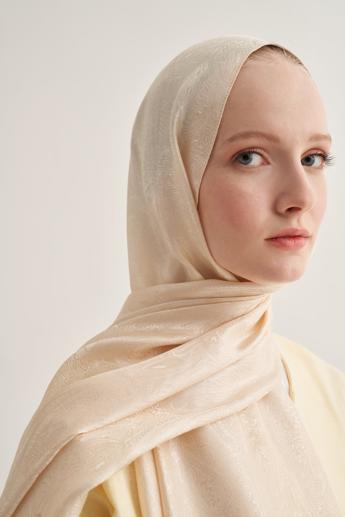 Kadın İpeksi Jakar Şal Bej