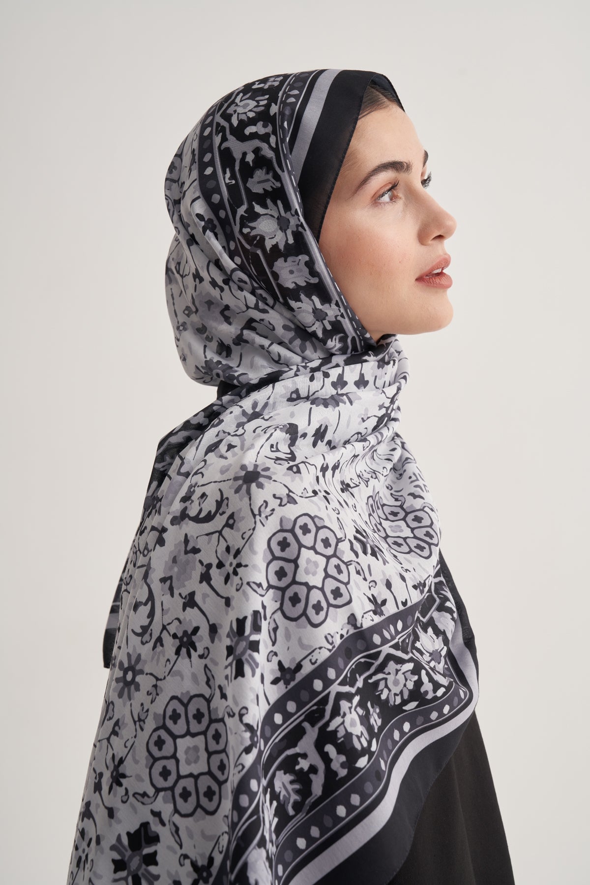 Kadın Soft Daisy Desen Şal Siyah Beyaz