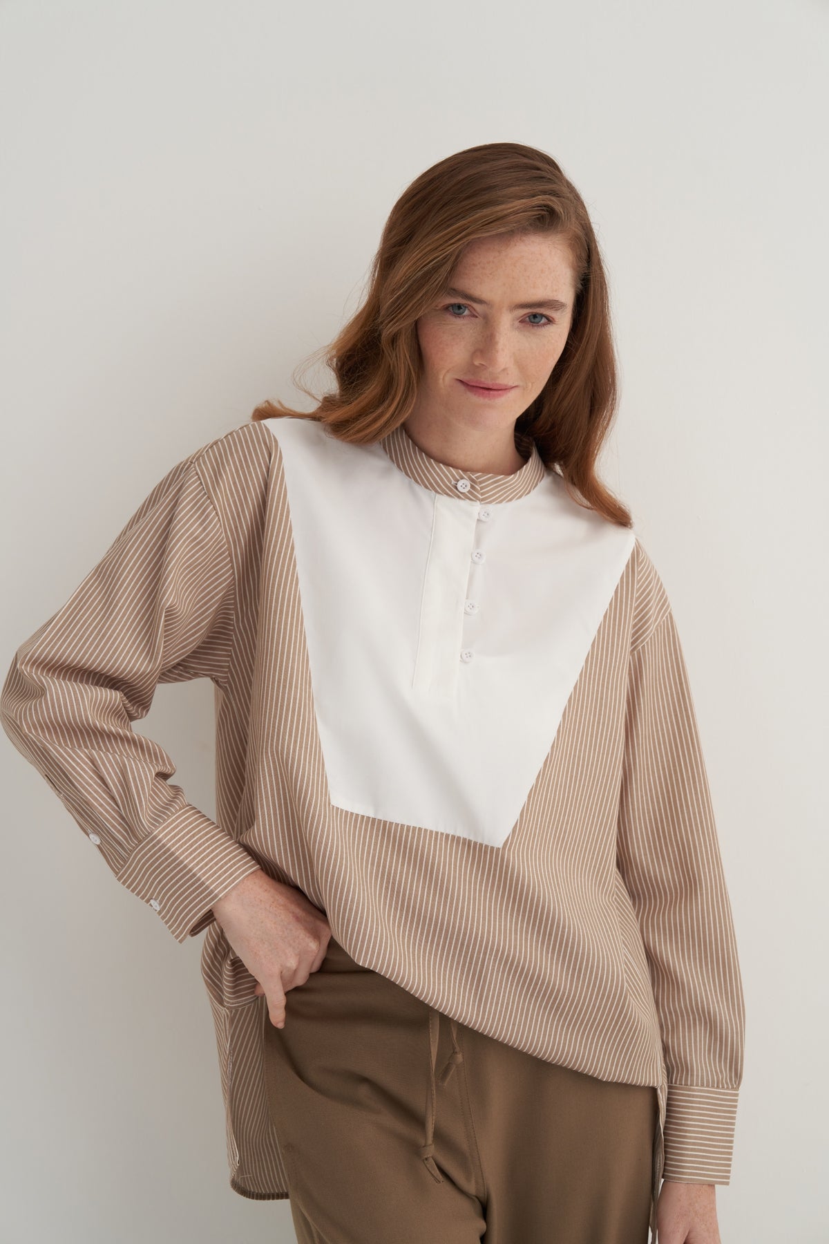 Kadın Hakim Yaka Garnili Gömlek Bej Çizgili