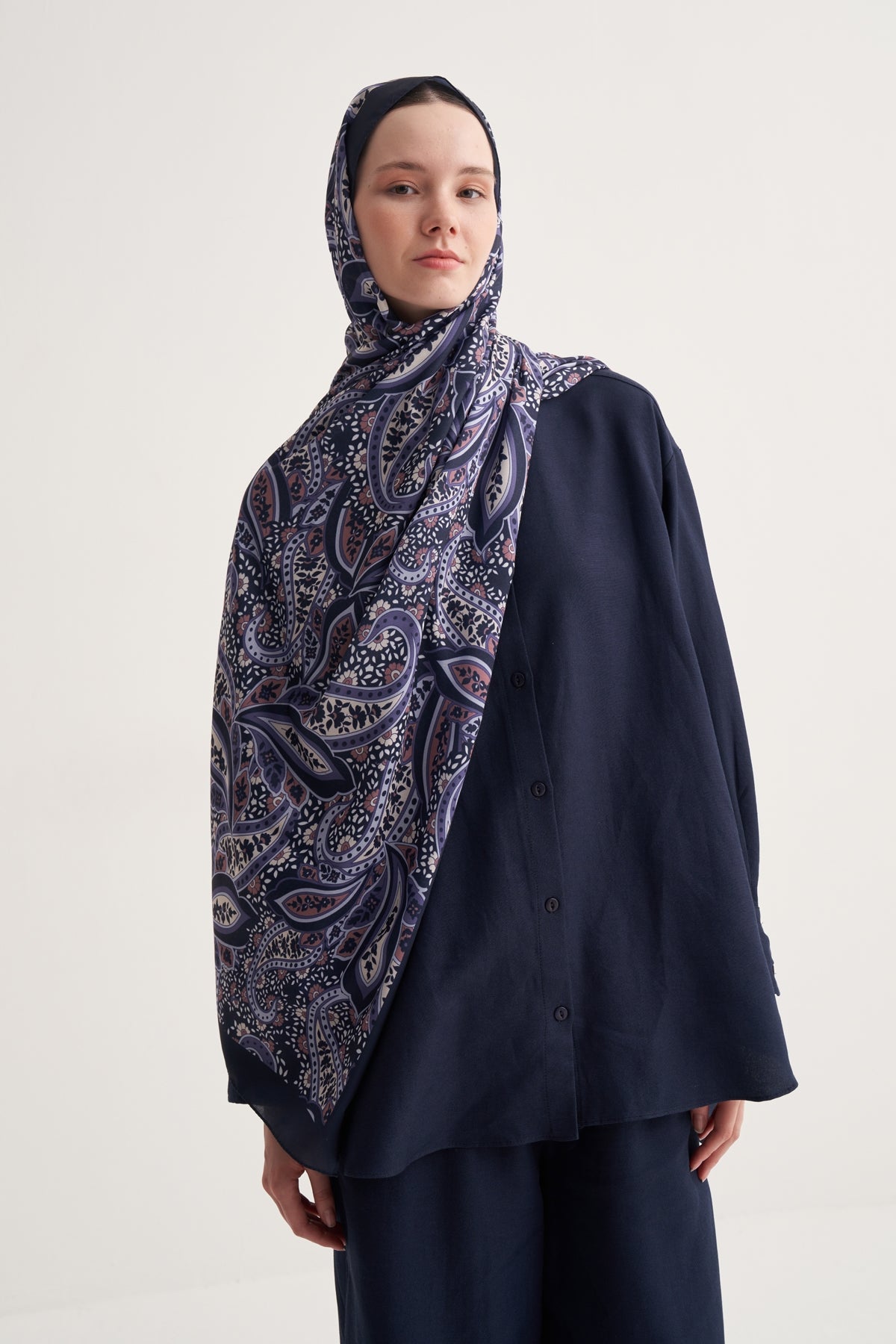 Kadın İpeksi Day Lily Desen Şal Lacivert