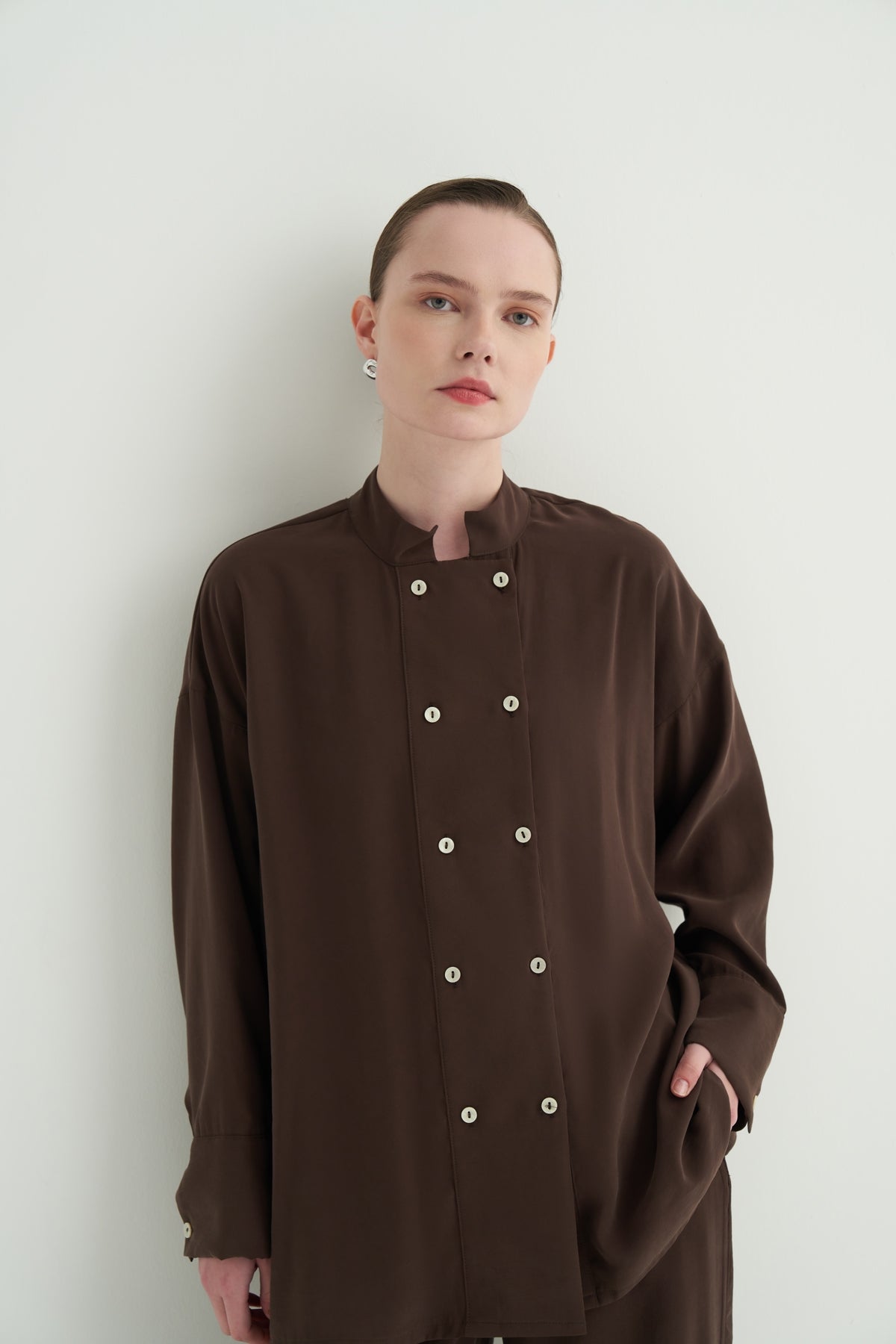 Kadın Modal Hakim Yakalı Dökümlü Bluz Kahve