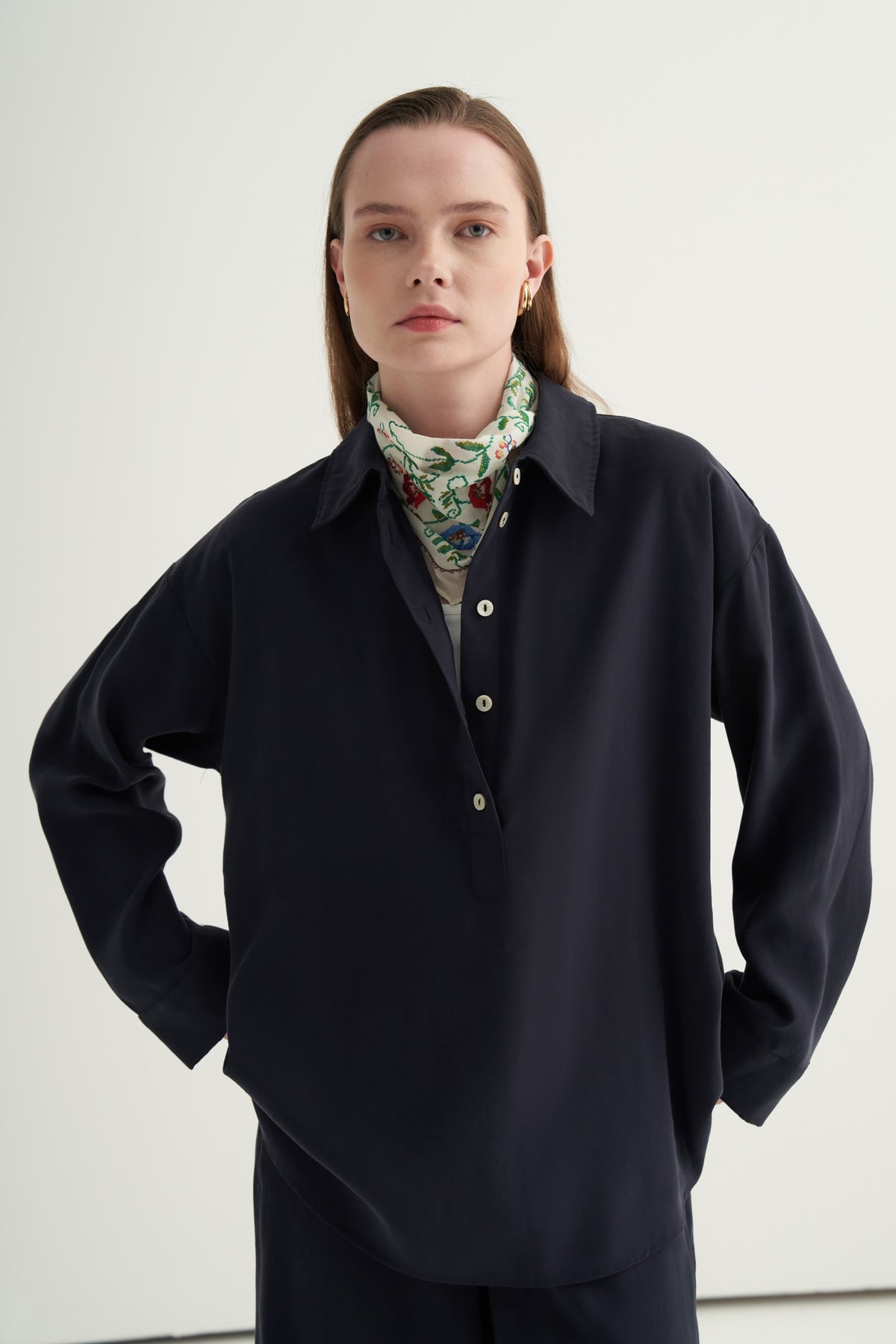 Kadın Modal Pat Kapamalı Gömlek Lacivert