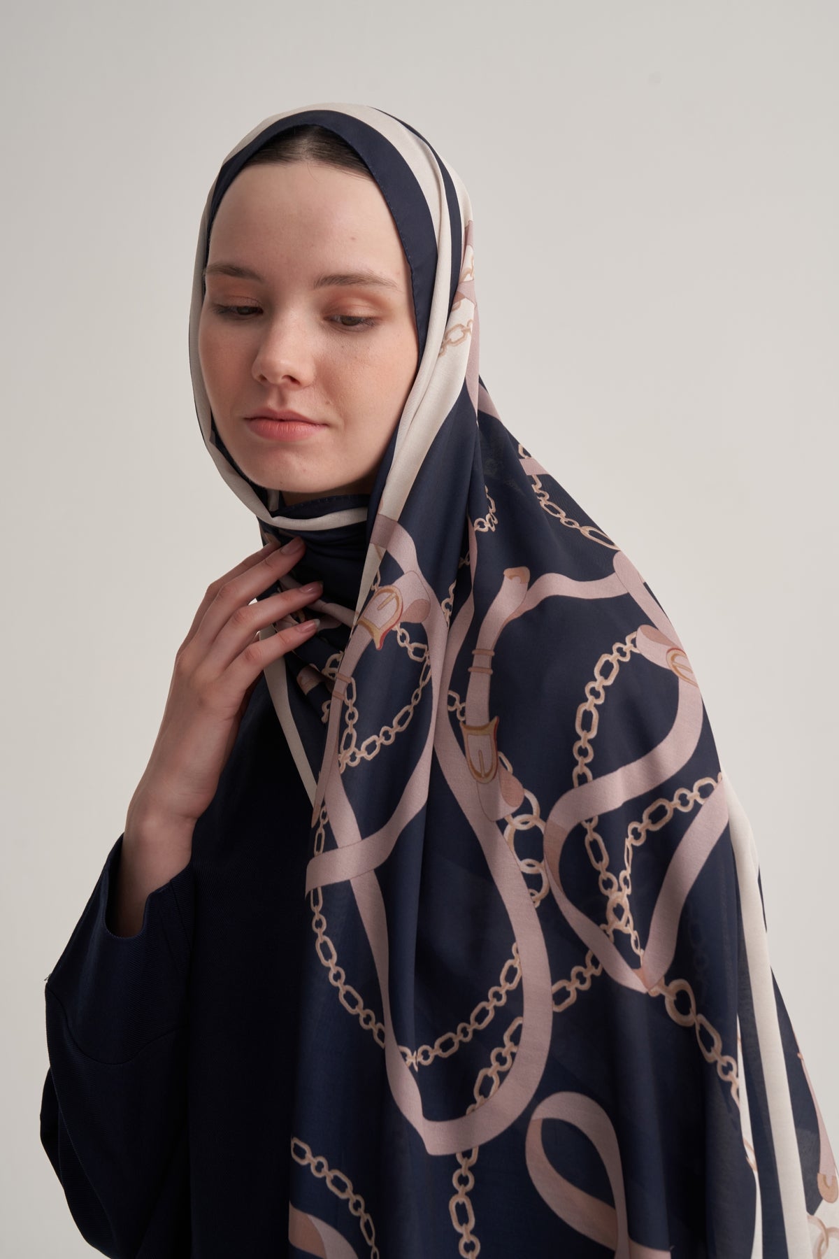 Kadın İpeksi Zincir Desen Şal Lacivert