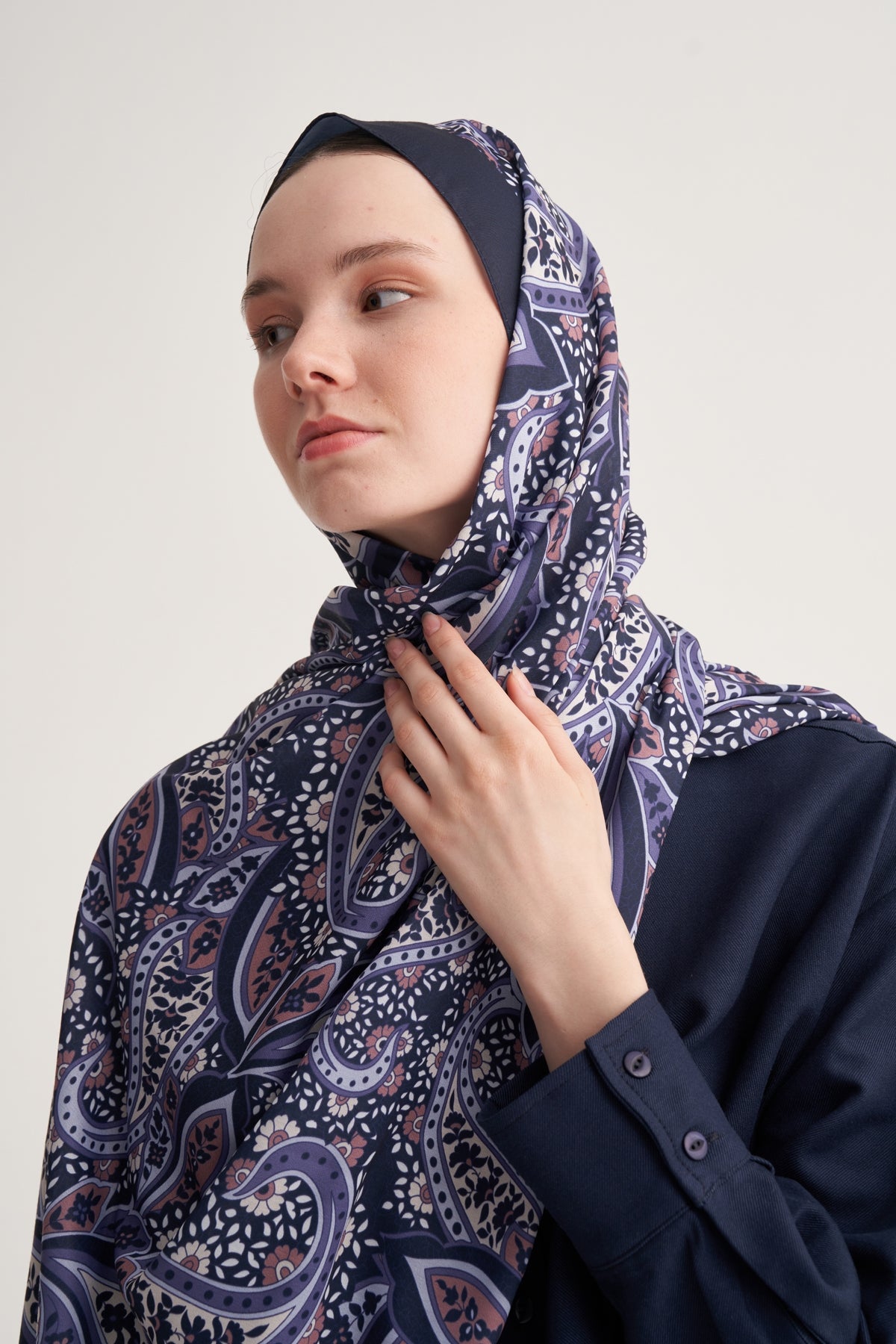 Kadın İpeksi Day Lily Desen Şal Lacivert