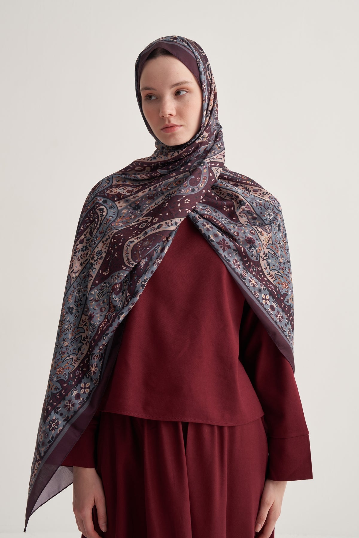 Kadın İpeksi Freesia Desen Şal Acı Kahve