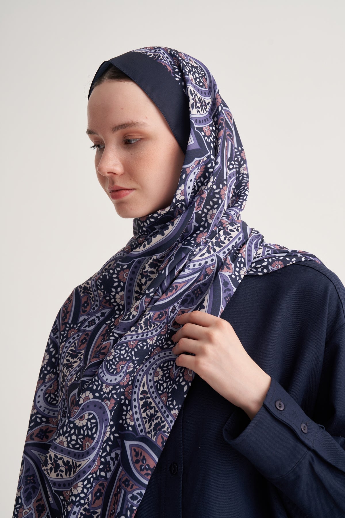 Kadın İpeksi Day Lily Desen Şal Lacivert