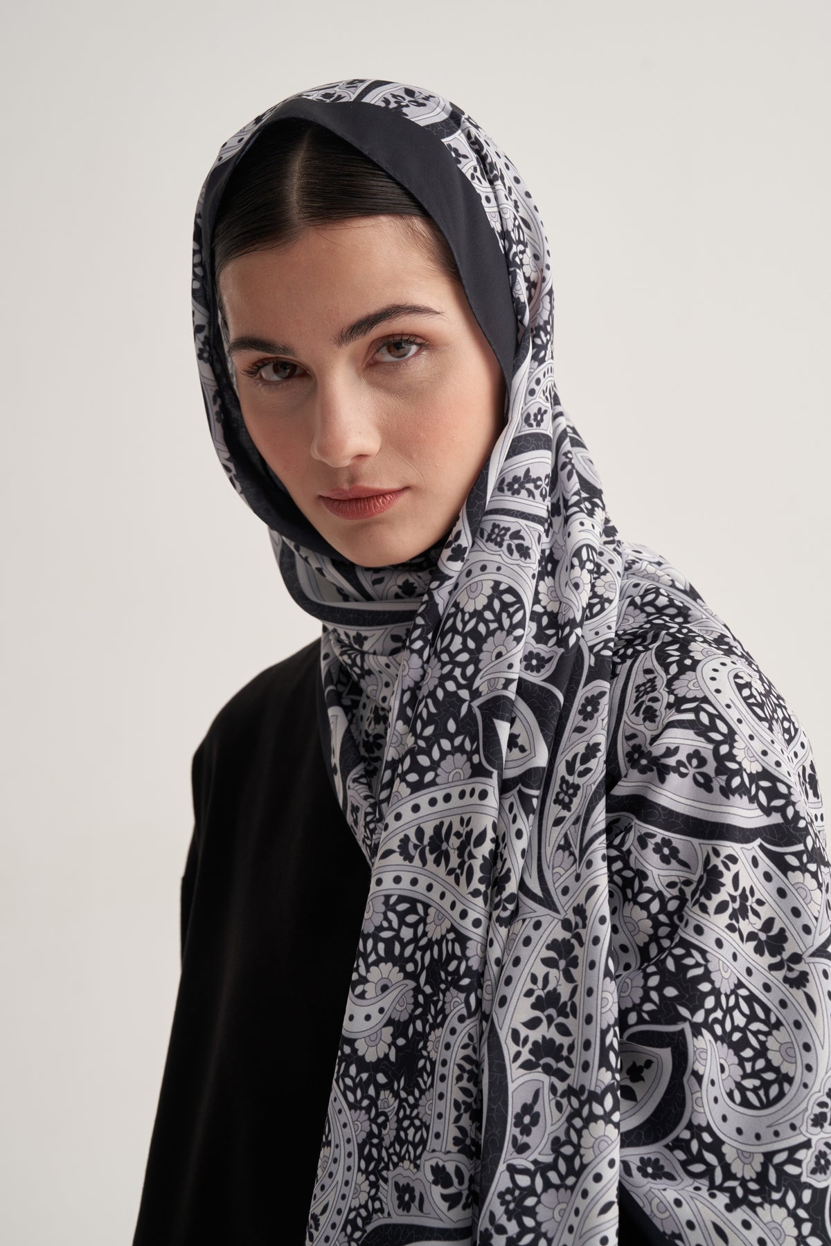 Kadın İpeksi Day Lily Desen Şal Gri