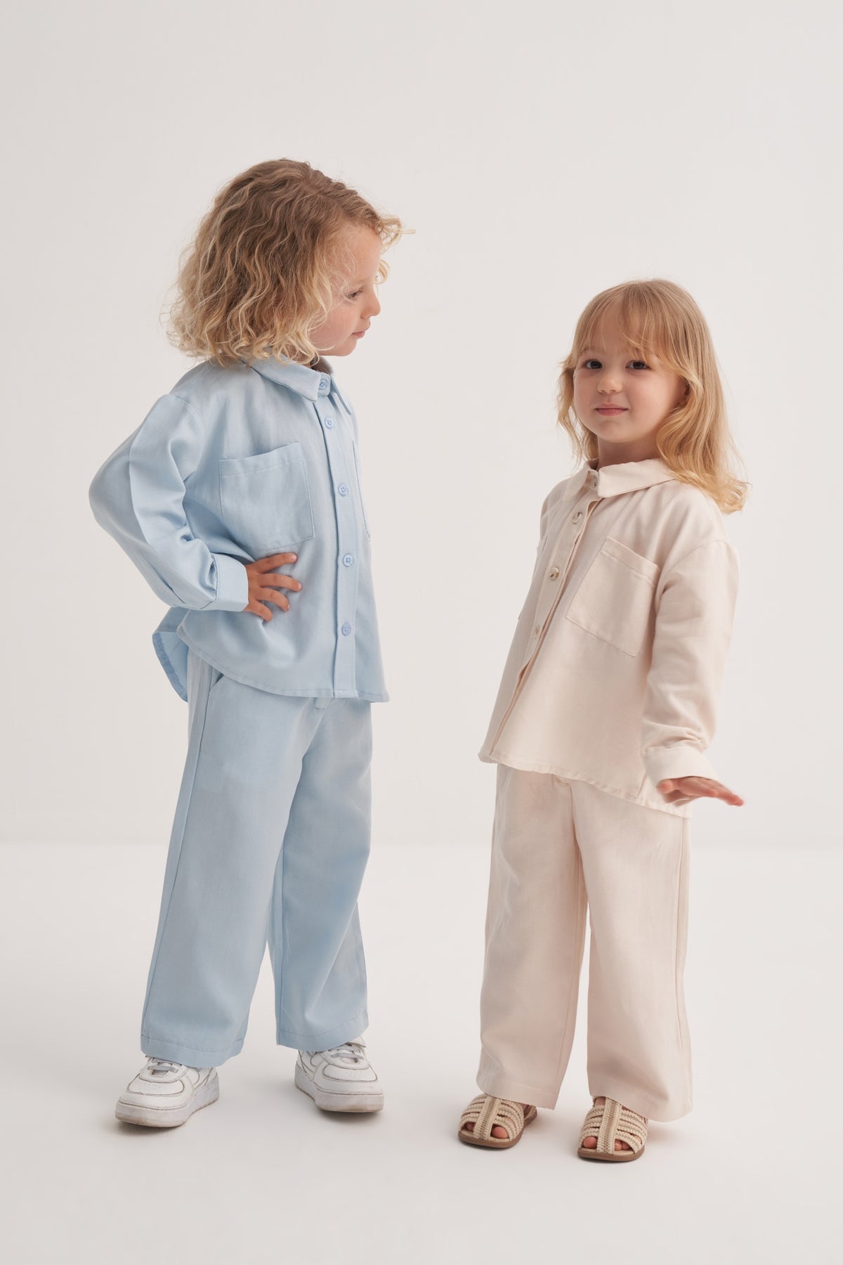 Unisex Çocuk Dökümlü Pamuklu Düğmeli Pantolon Kemik