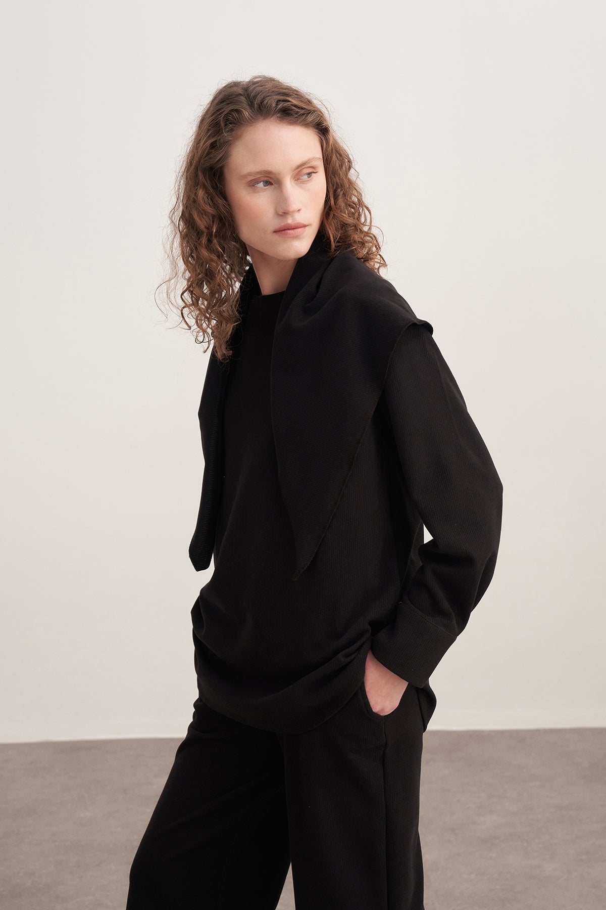 Kadın Şal Aksesuarlı 3’lü Pantolon Takım Siyah