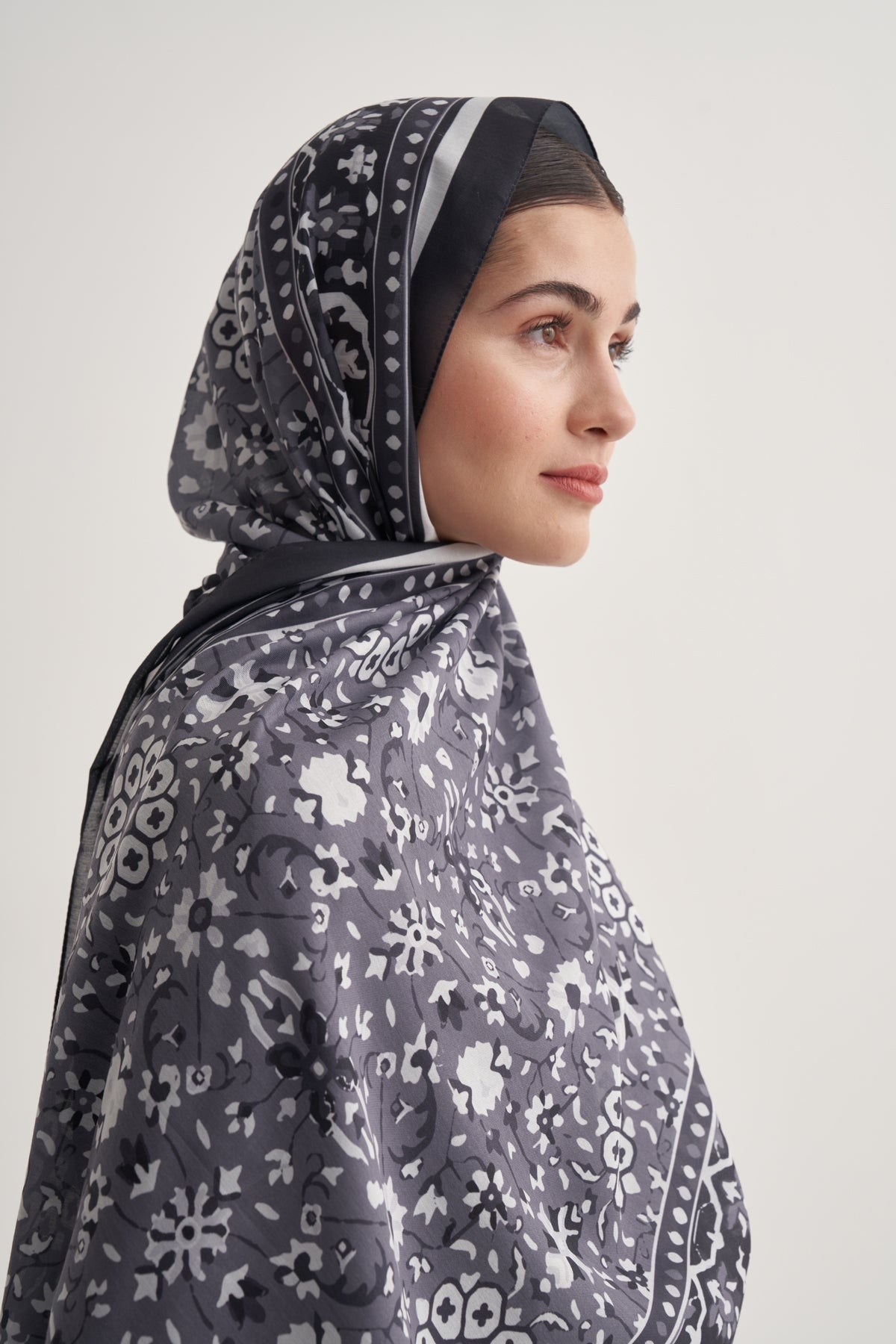Kadın Soft Daisy Desen Şal Koyu Gri