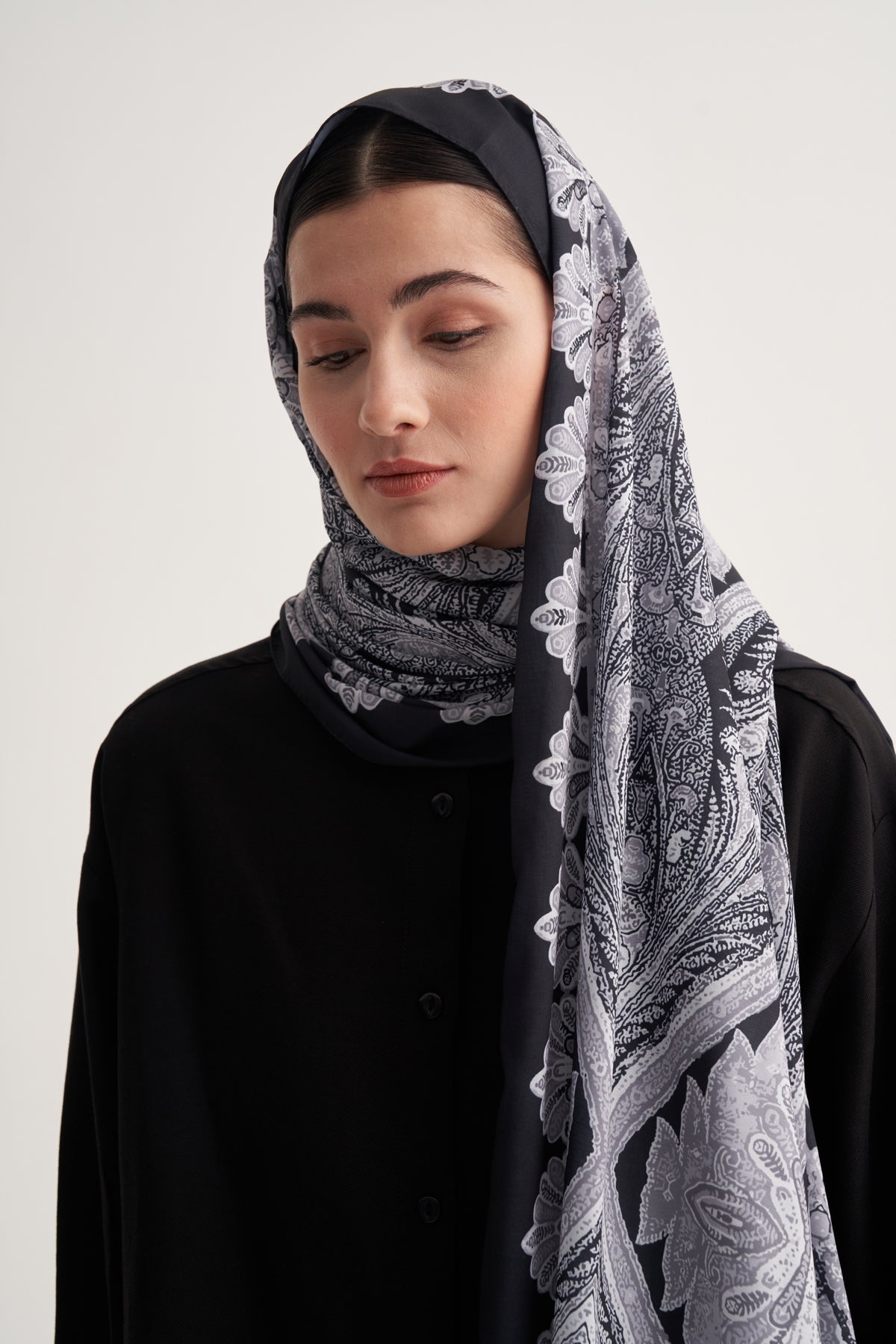 Kadın İpeksi Lotus Desen Şal Siyah