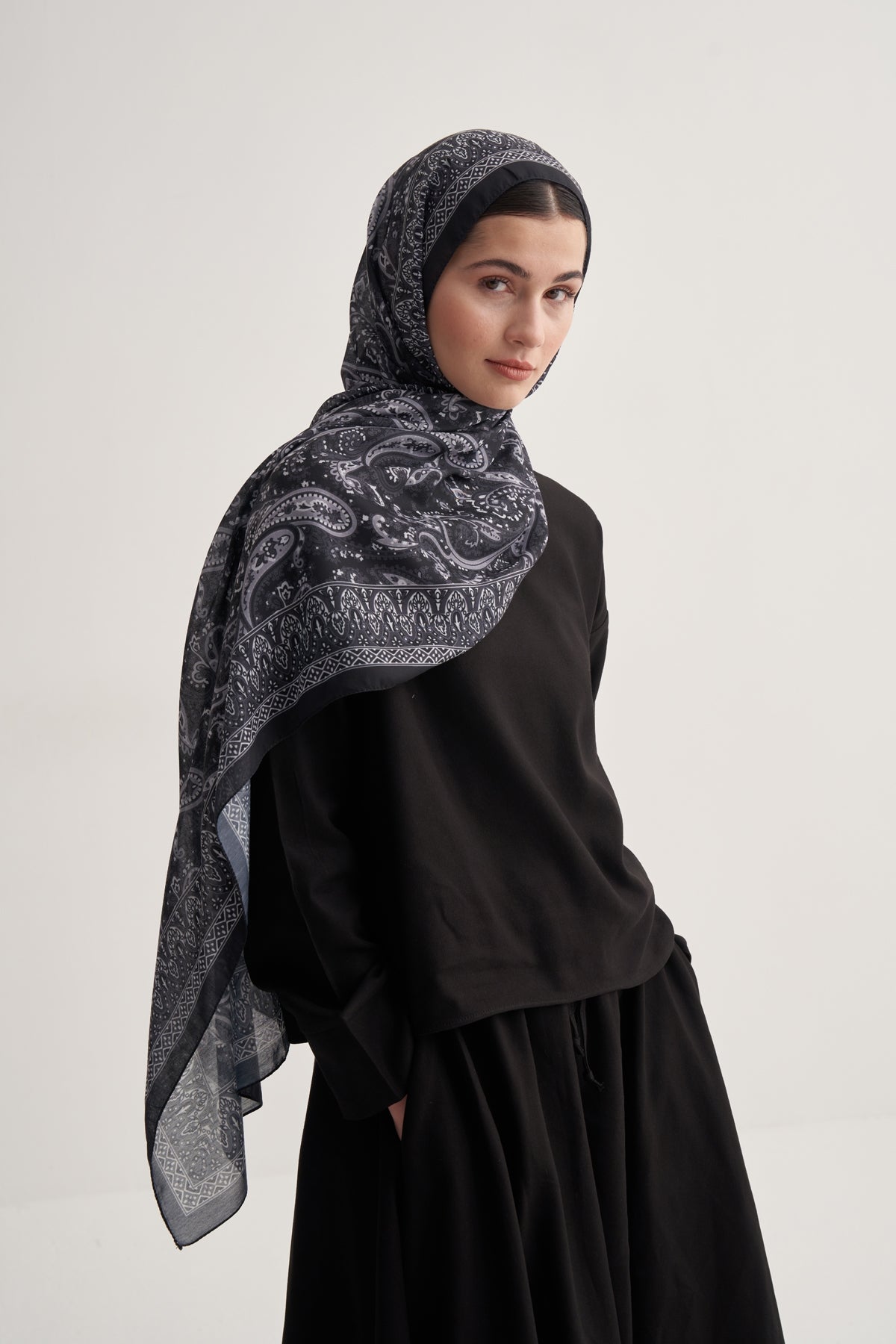 Kadın Soft Lily Desen Şal Füme