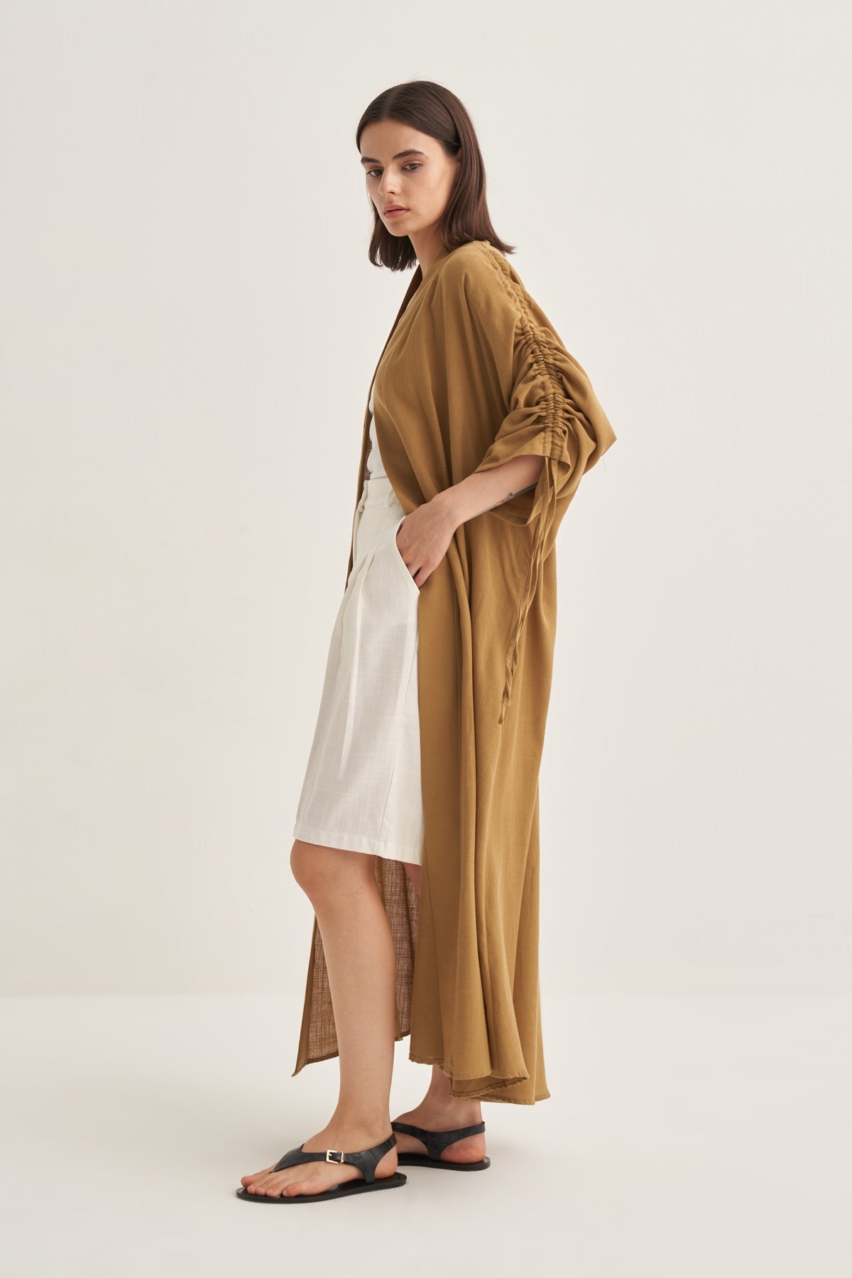 Kadın Organik Pamuk Büzgü Detaylı Abaya Ceviz Kabuğu