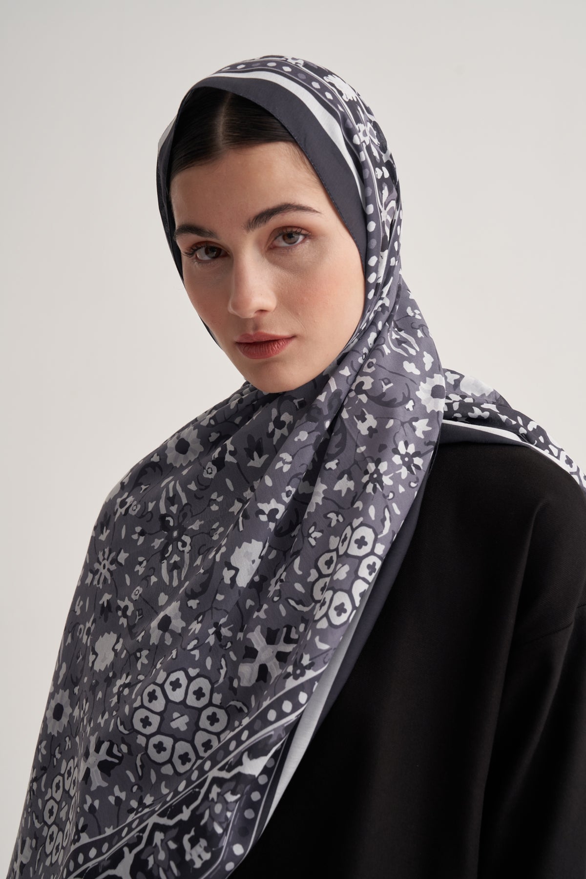 Kadın Soft Daisy Desen Şal Koyu Gri