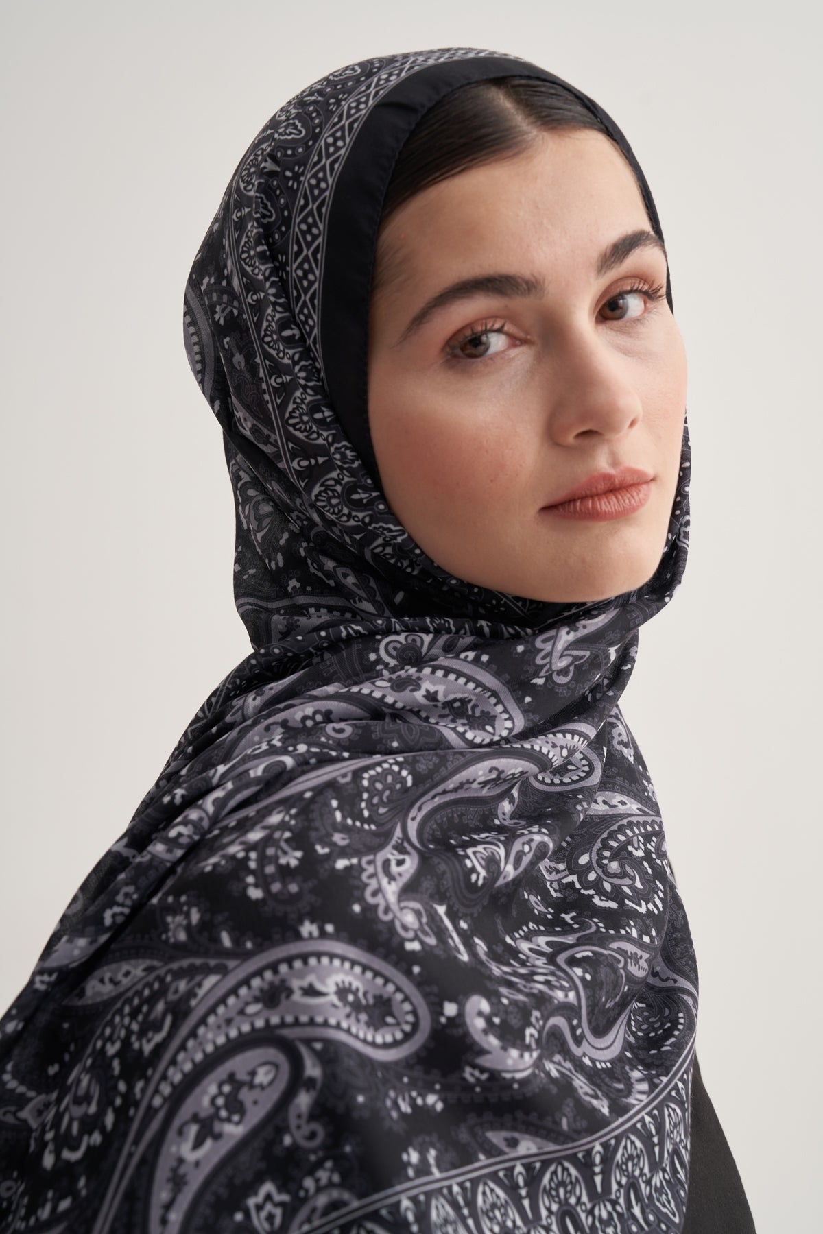 Kadın Soft Lily Desen Şal Füme