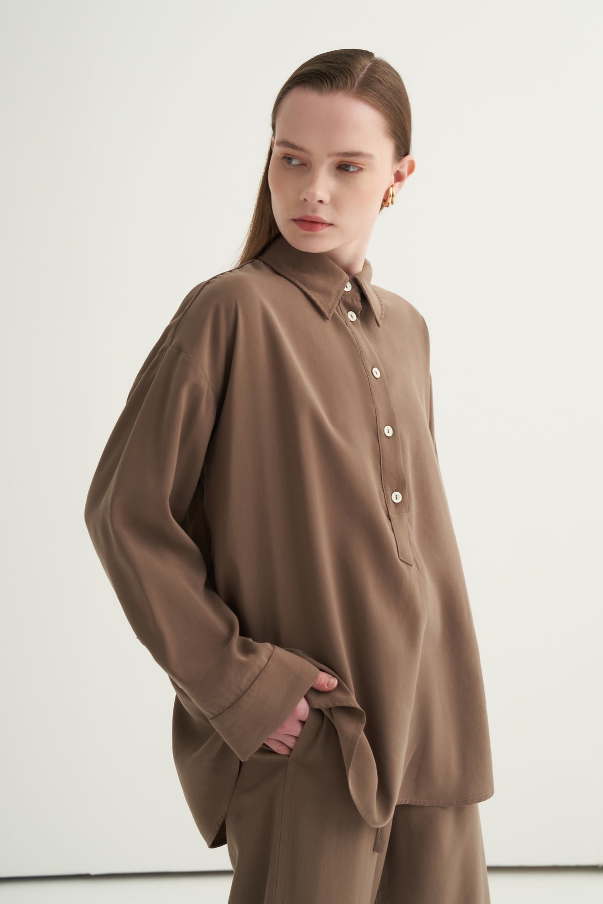 Kadın Modal Pat Kapamalı Gömlek Vizon