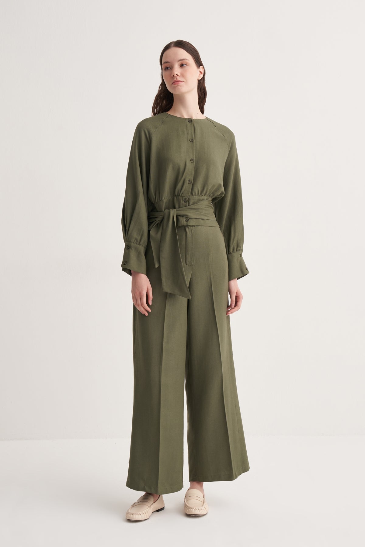 Kadın Dökümlü Pamuklu Bel Bağlamalı Kısa Bluz Haki