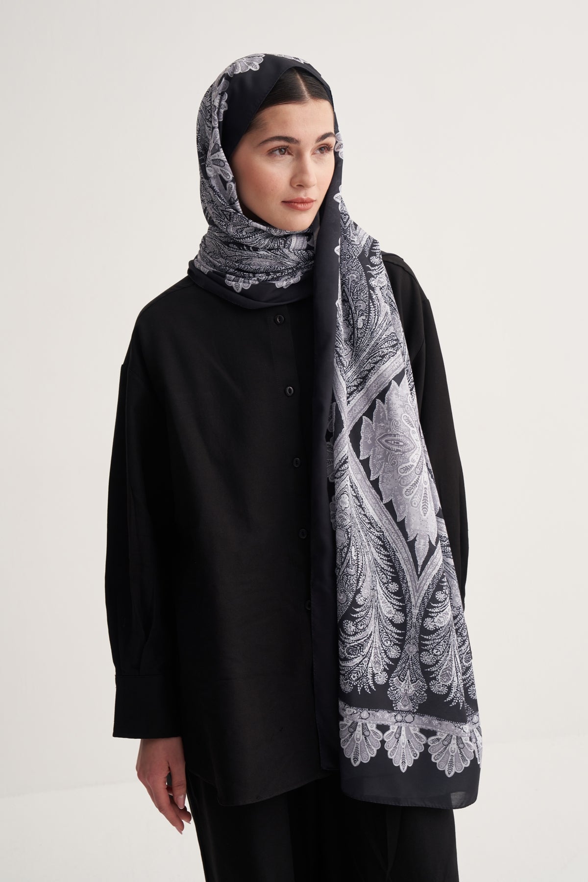 Kadın İpeksi Lotus Desen Şal Siyah
