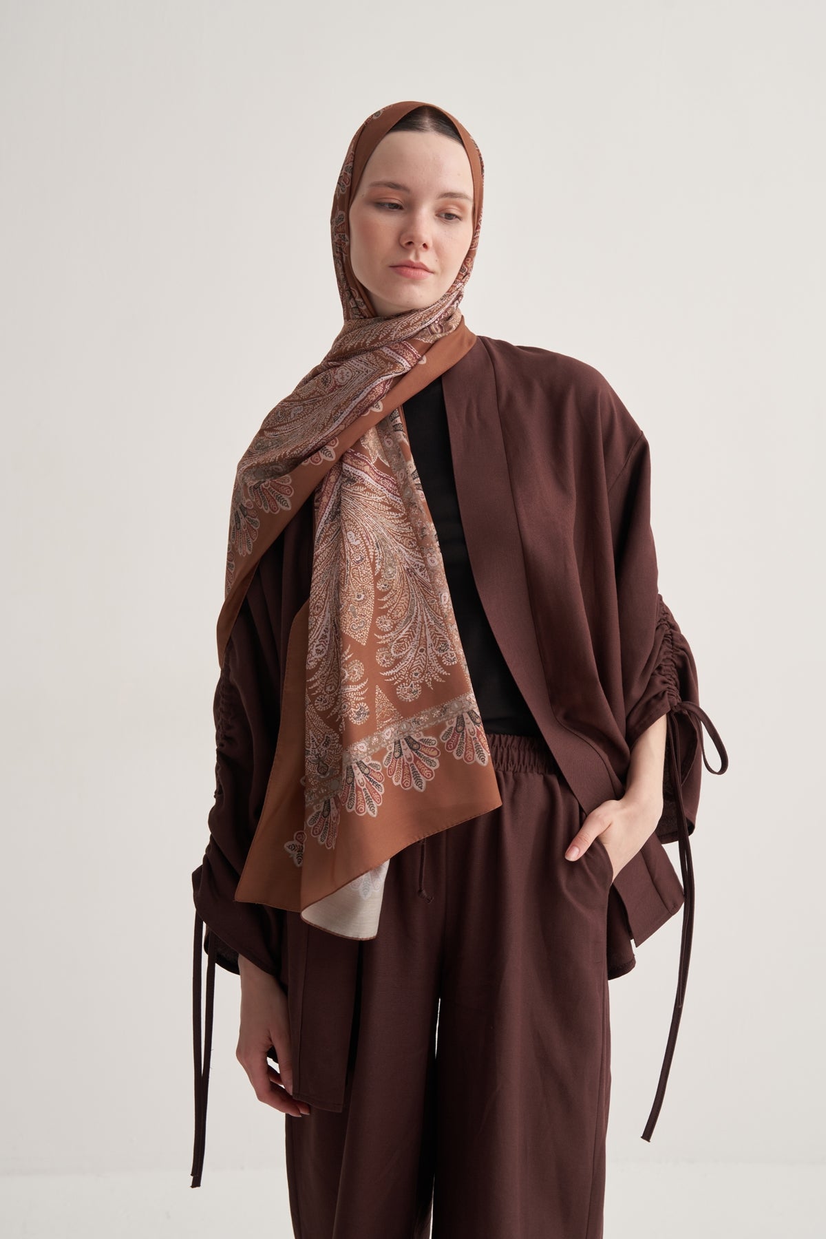 Kadın İpeksi Lotus Desen Şal Camel