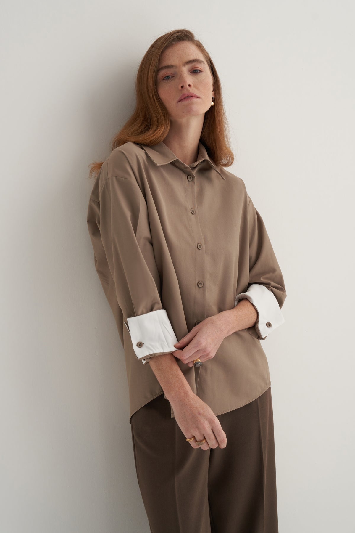 Kadın Poplin Kontrast Manşetli Gömlek Vizon