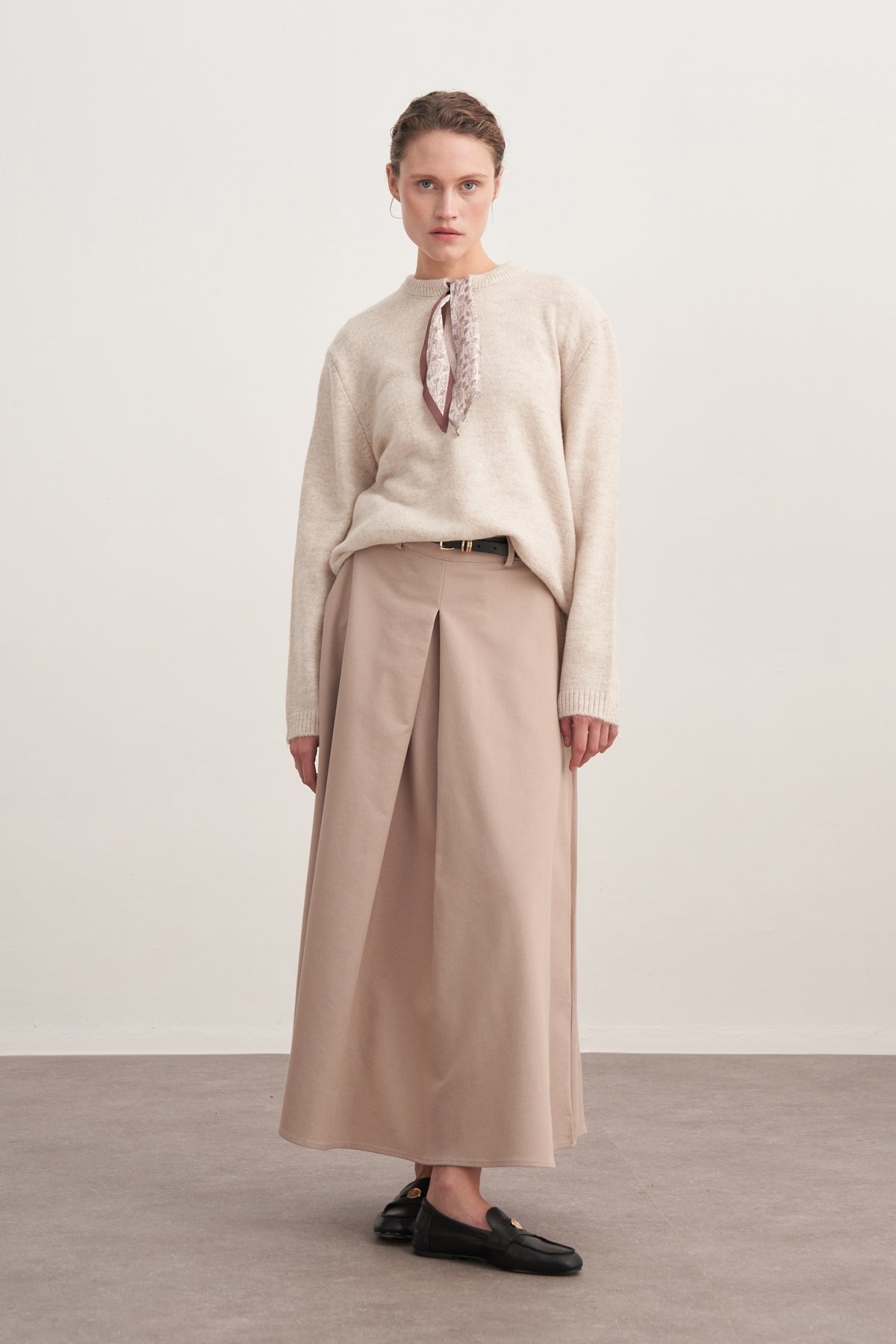 Kadın Fularlı Bisiklet Yakalı Triko Kazak Bej