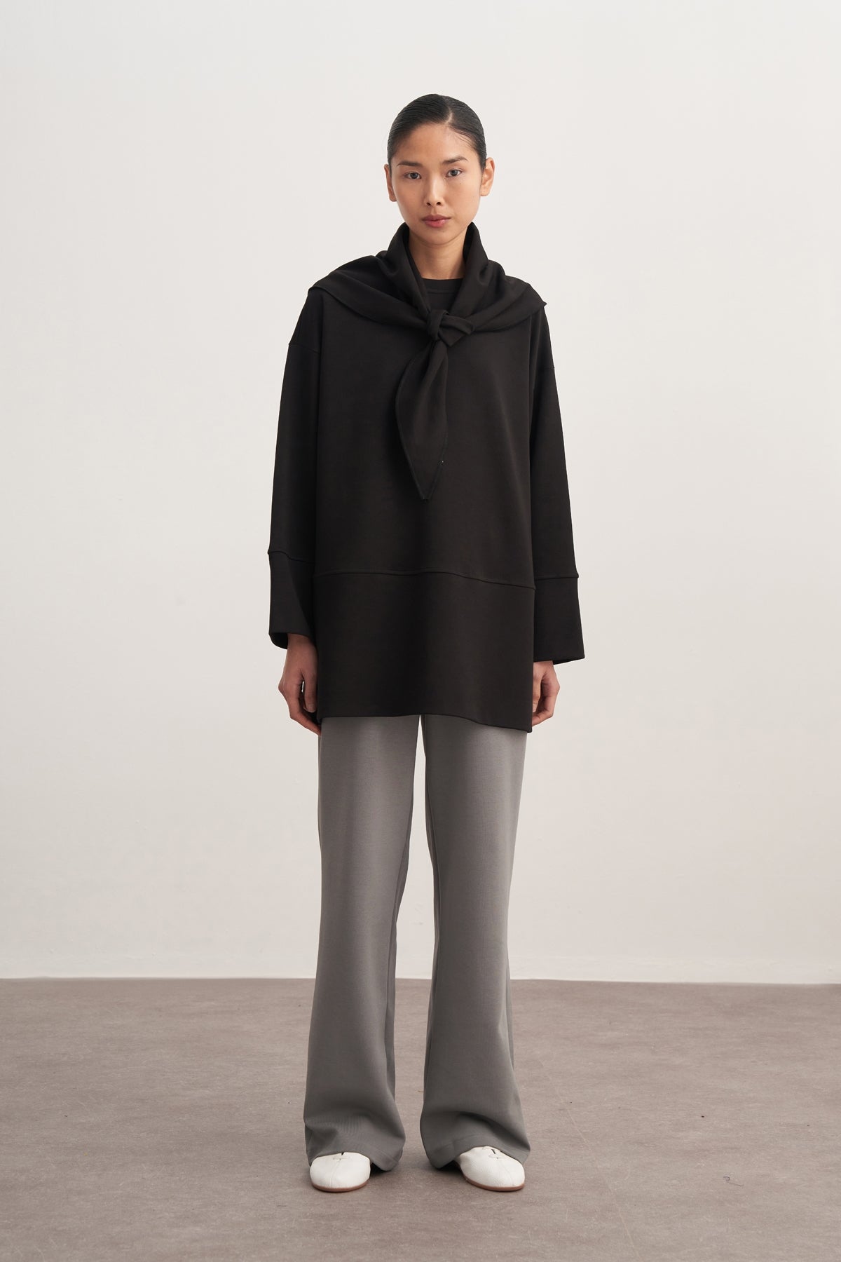 Kadın İnterlok Oversize Şal Aksesuarlı Sweat Siyah