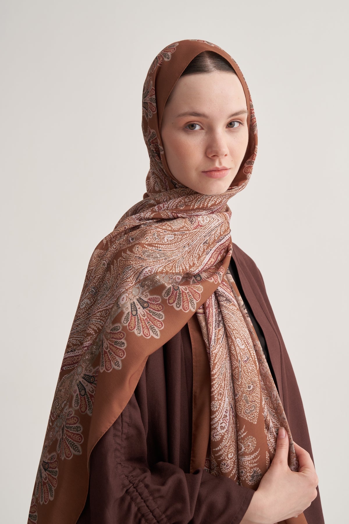 Kadın İpeksi Lotus Desen Şal Camel