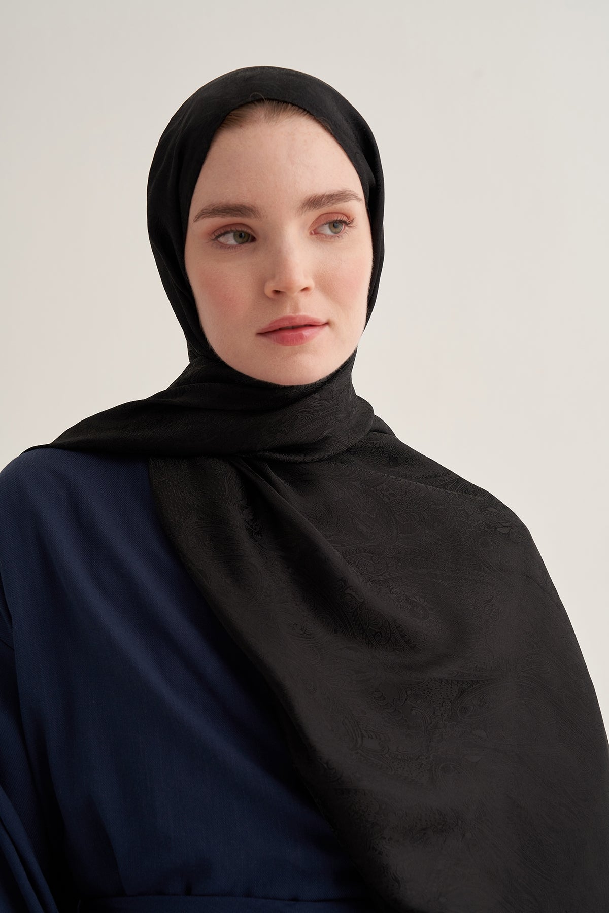 Kadın İpeksi Jakar Şal Siyah