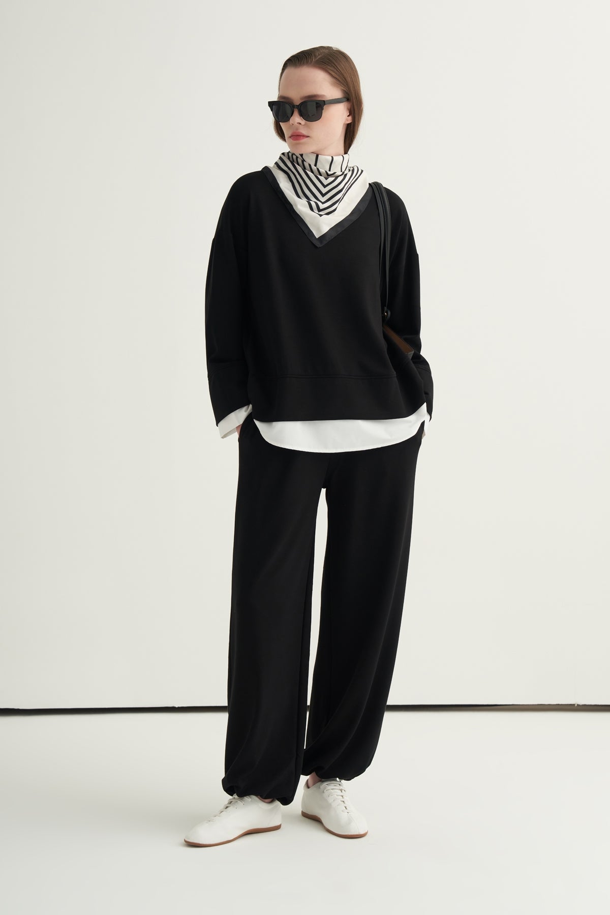 Kontrast Detaylı Sweat Jogger Pantolon Takım Siyah