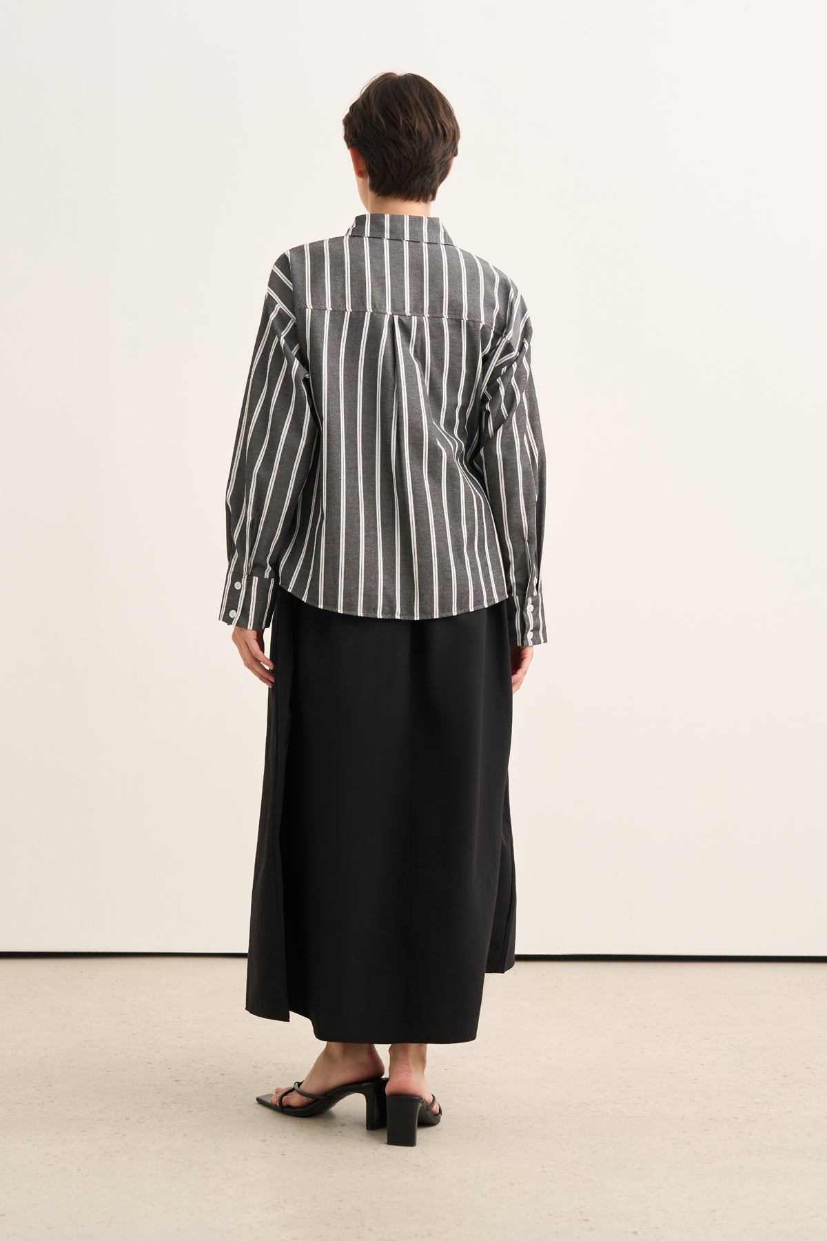 Kadın Poplin Oversize Kısa Gömlek Siyah Çizgili