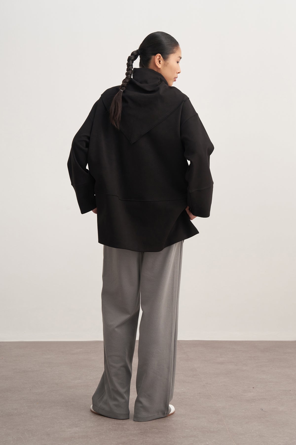 Kadın İnterlok Oversize Şal Aksesuarlı Sweat Siyah