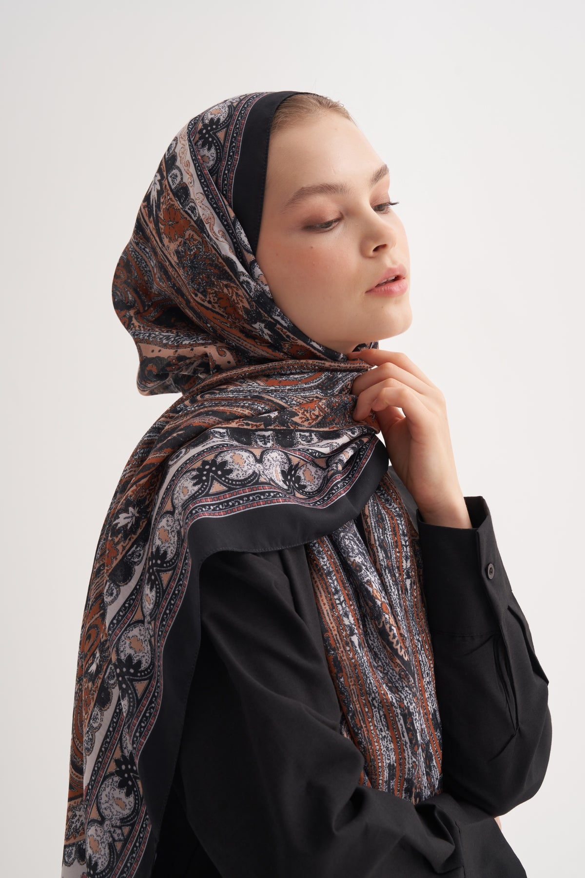 Kadın Mari Desen İpeksi Şal Siyah