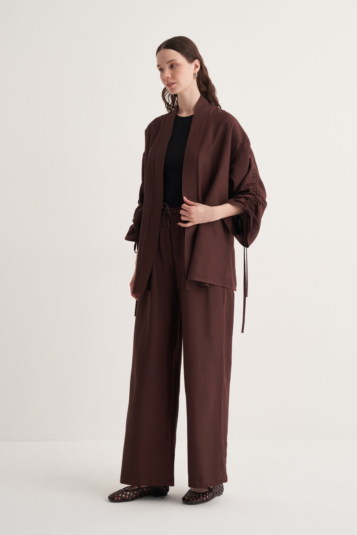 Kadın Dökümlü Pamuklu Büzgü Detaylı Kimono Pantolon Takım  Acı Kahve