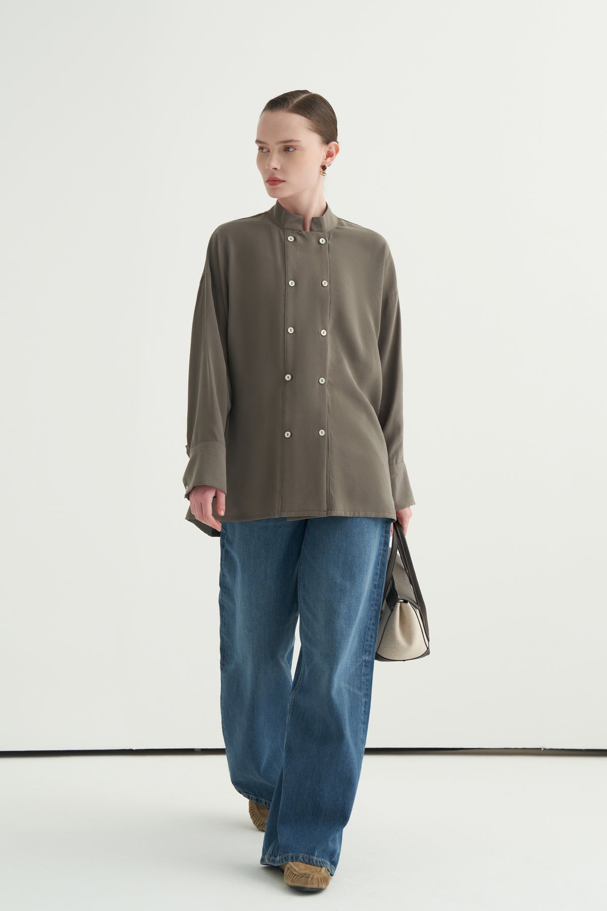 Kadın Modal Hakim Yakalı Dökümlü Bluz Haki