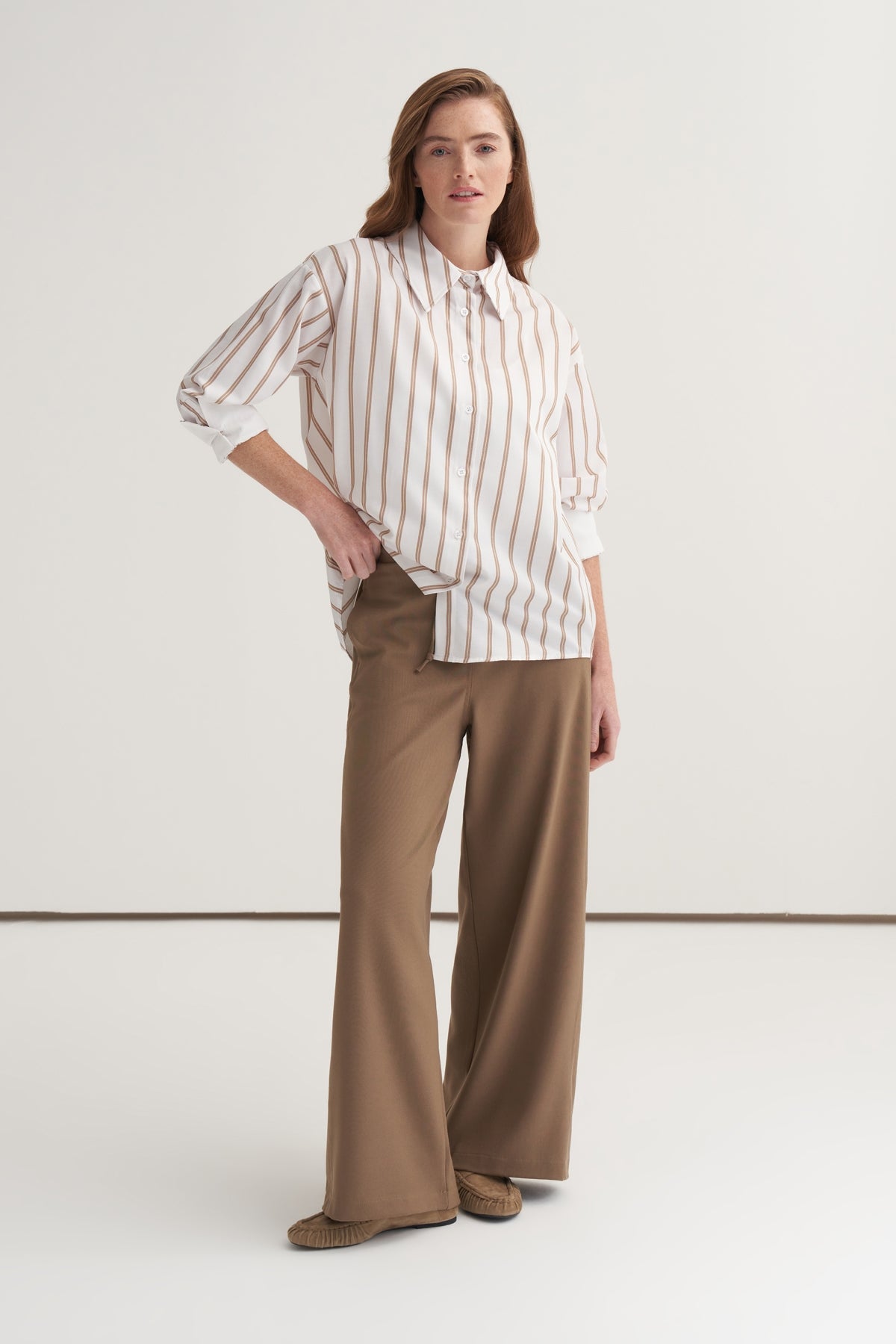 Kadın Poplin Kontrast Manşetli Gömlek Bej Çizgili