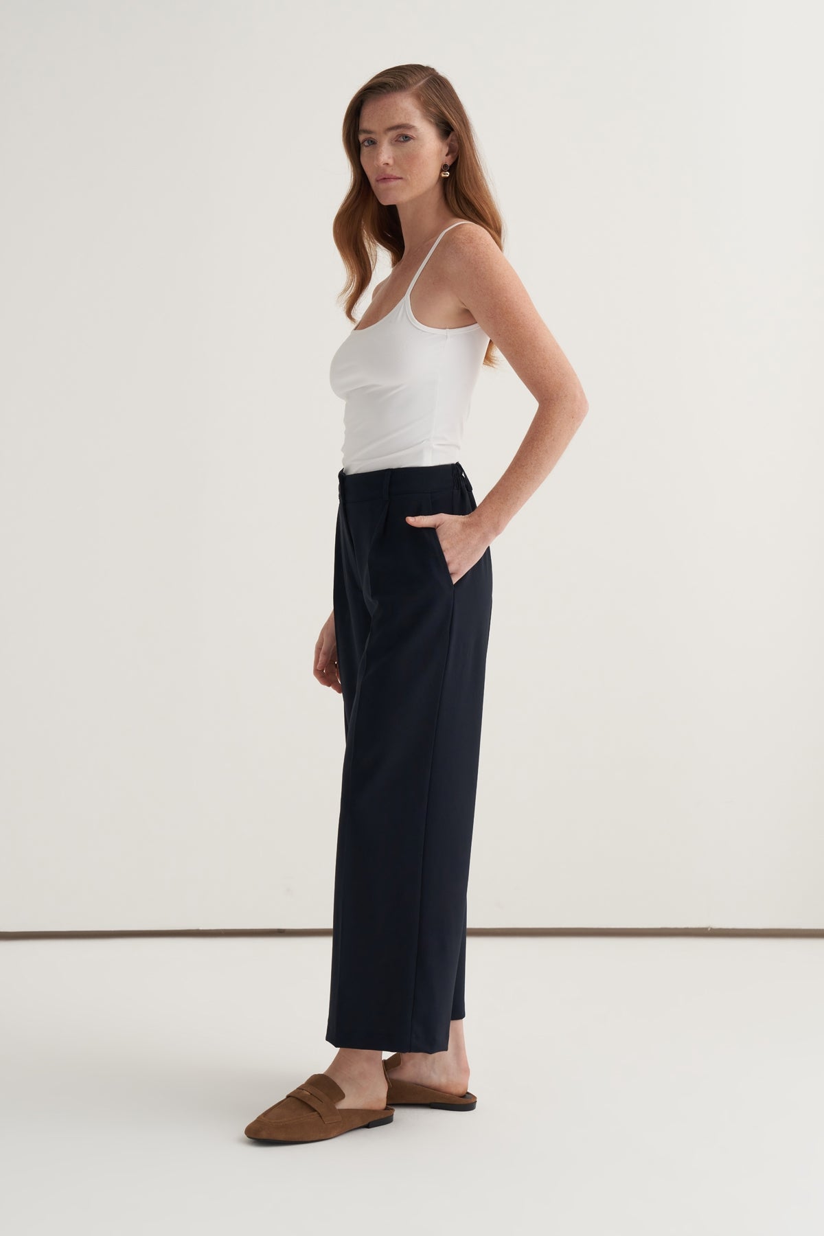 Kadın Düz Kesim Pensli Pantolon Lacivert