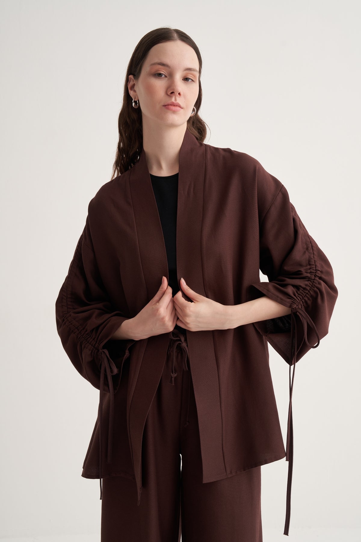 Kadın Dökümlü Pamuklu Büzgü Detaylı Kimono Pantolon Takım  Acı Kahve