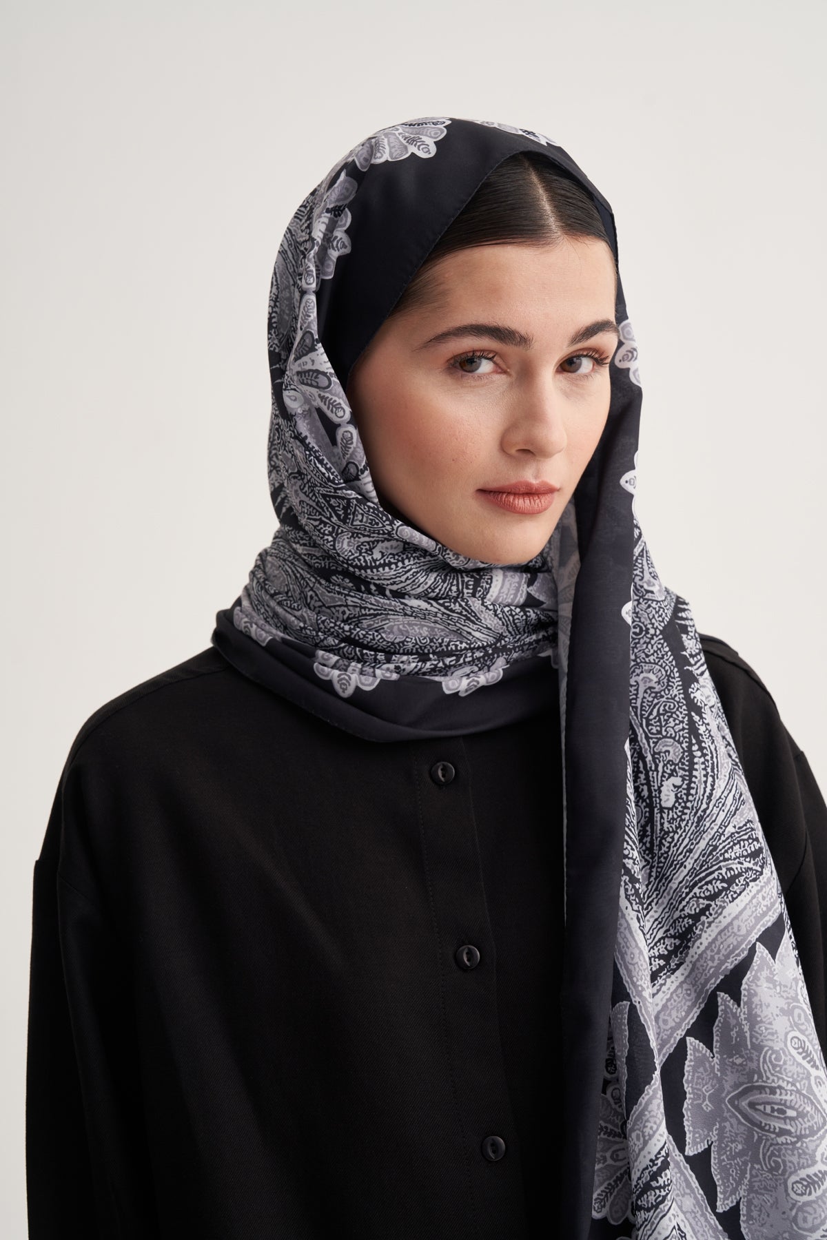 Kadın İpeksi Lotus Desen Şal Siyah