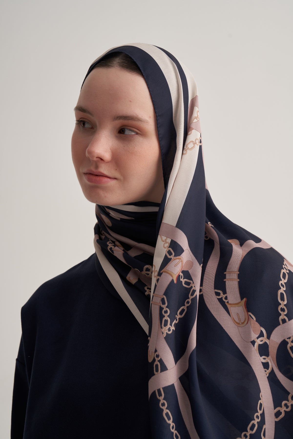 Kadın İpeksi Zincir Desen Şal Lacivert