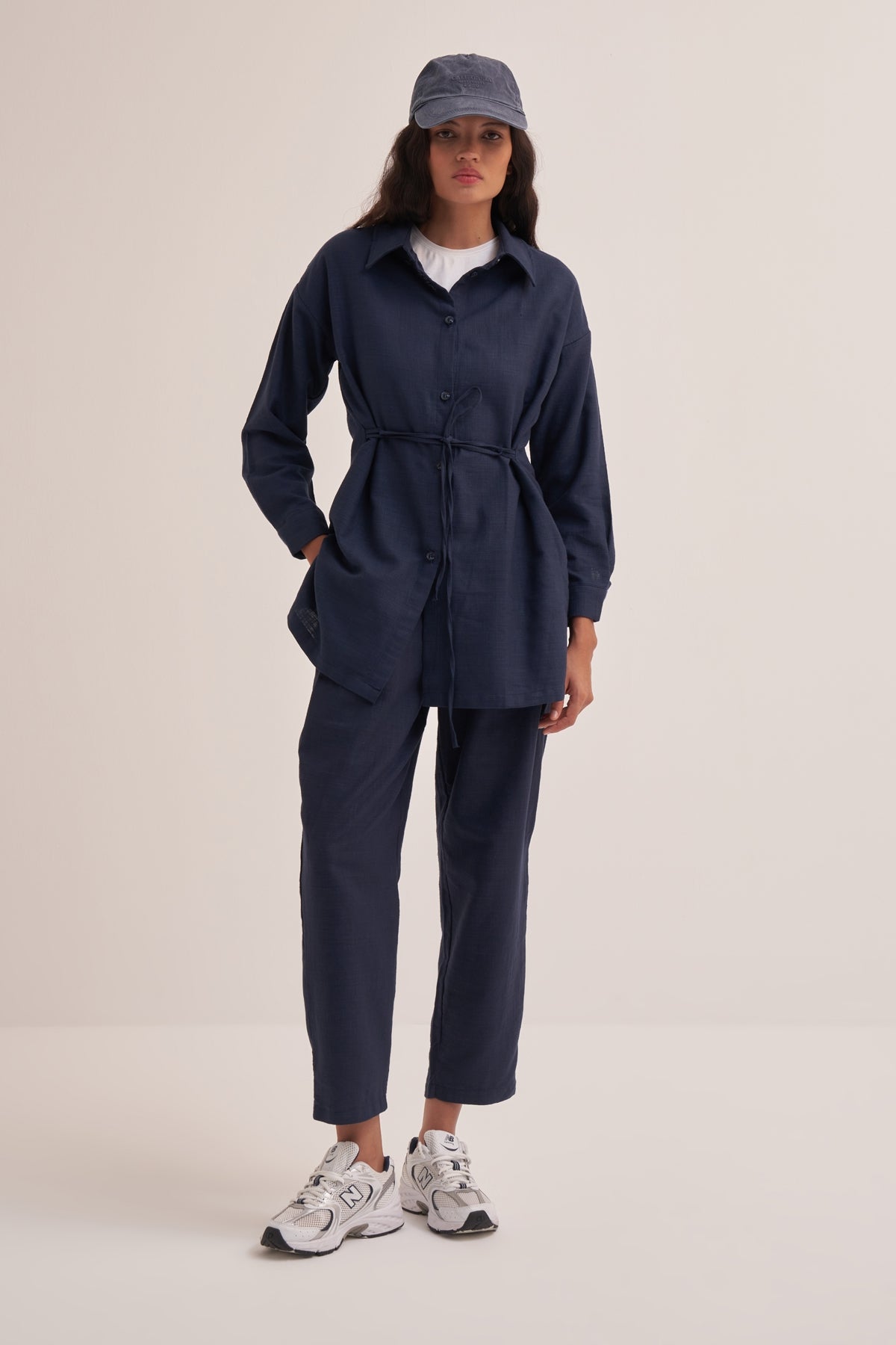 Kadın Organik Pamuk Yırtmaçlı Fonksiyonel Gömlek Lacivert