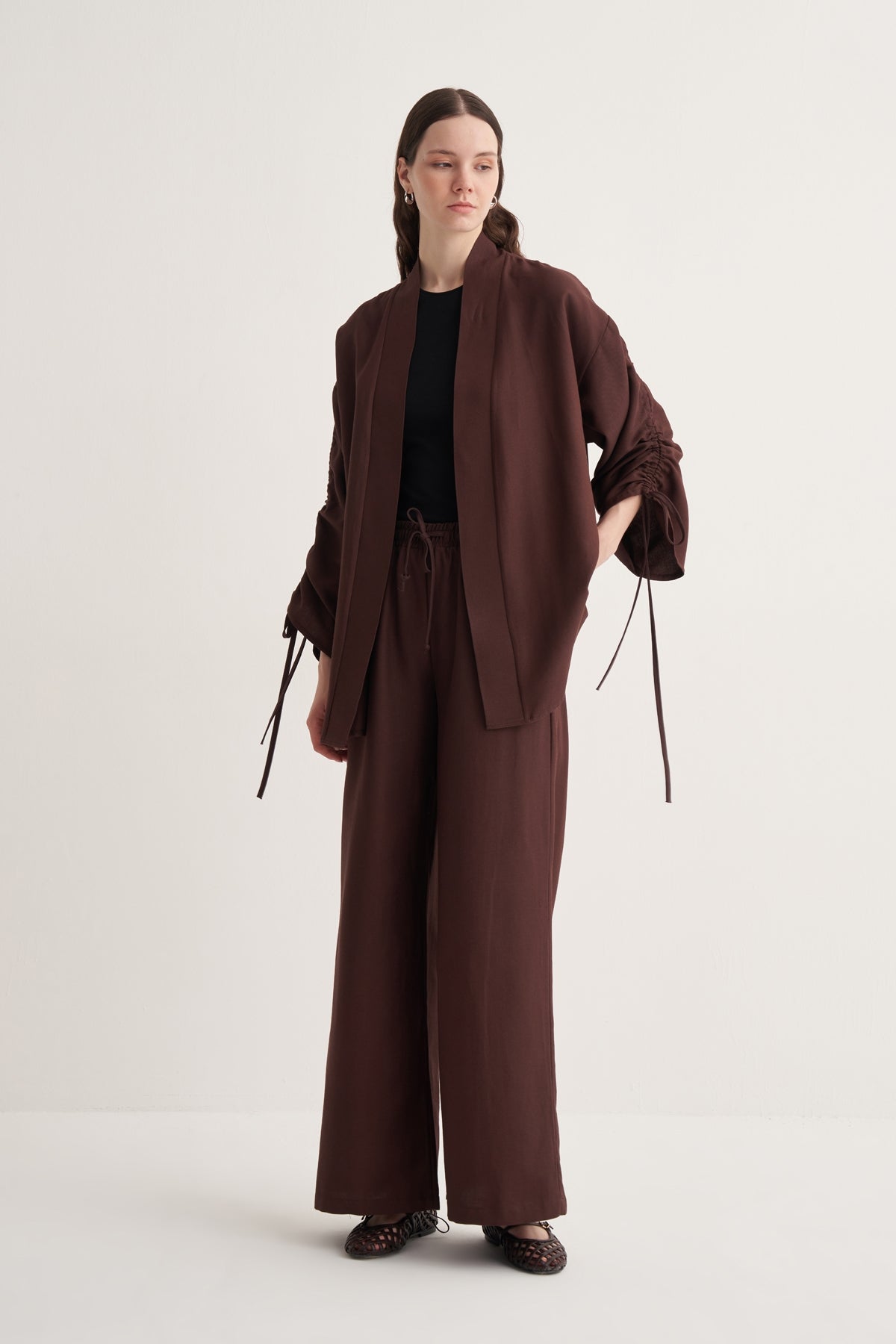 Kadın Dökümlü Pamuklu Büzgü Detaylı Kimono Pantolon Takım  Acı Kahve