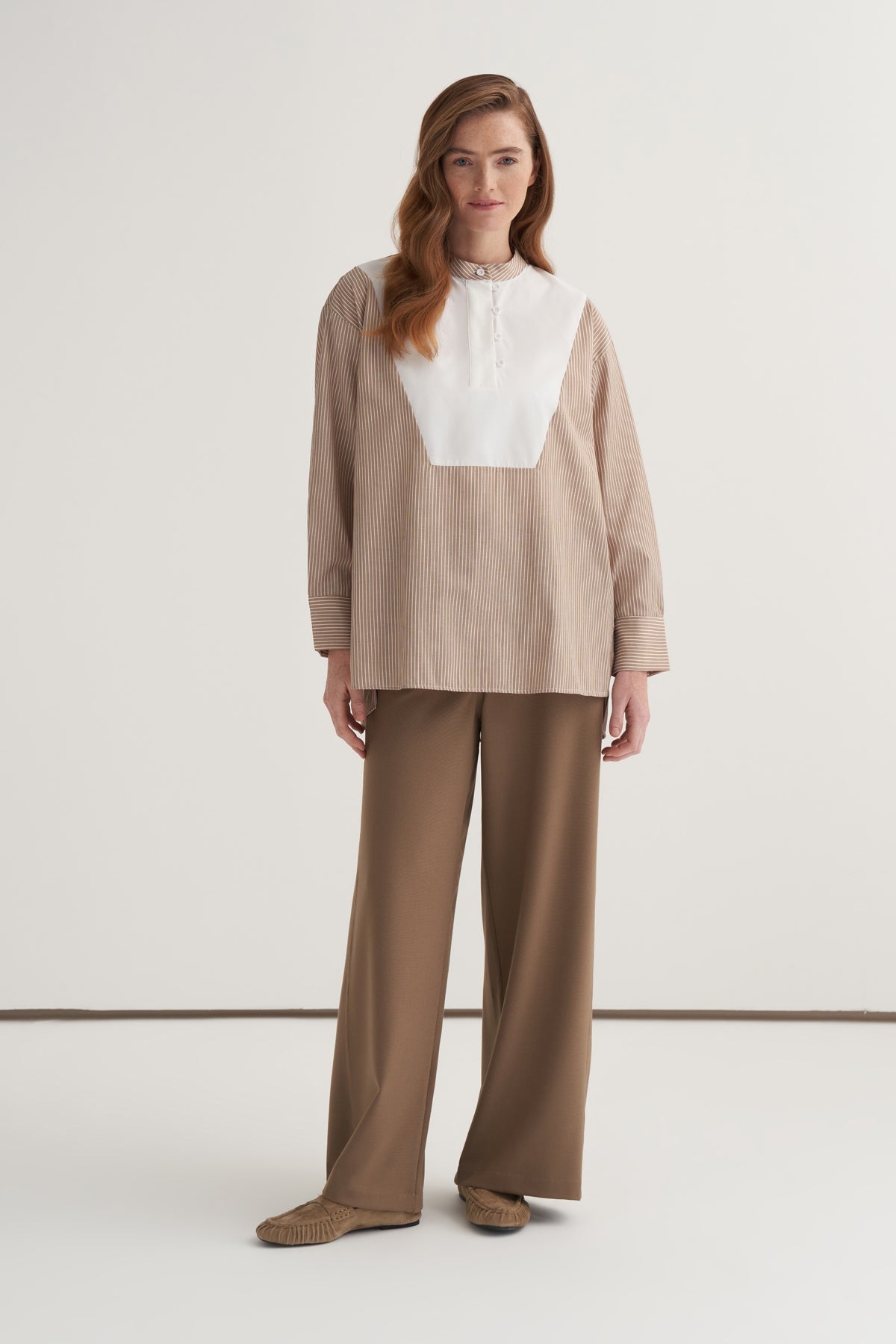 Kadın Hakim Yaka Garnili Gömlek Bej Çizgili