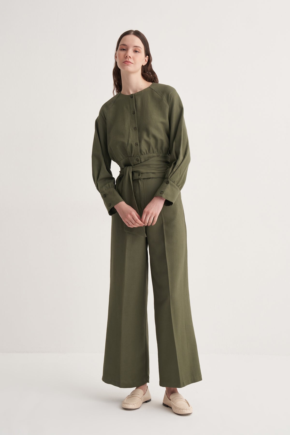 Kadın Dökümlü Pamuklu Bel Bağlamalı Kısa Bluz Haki