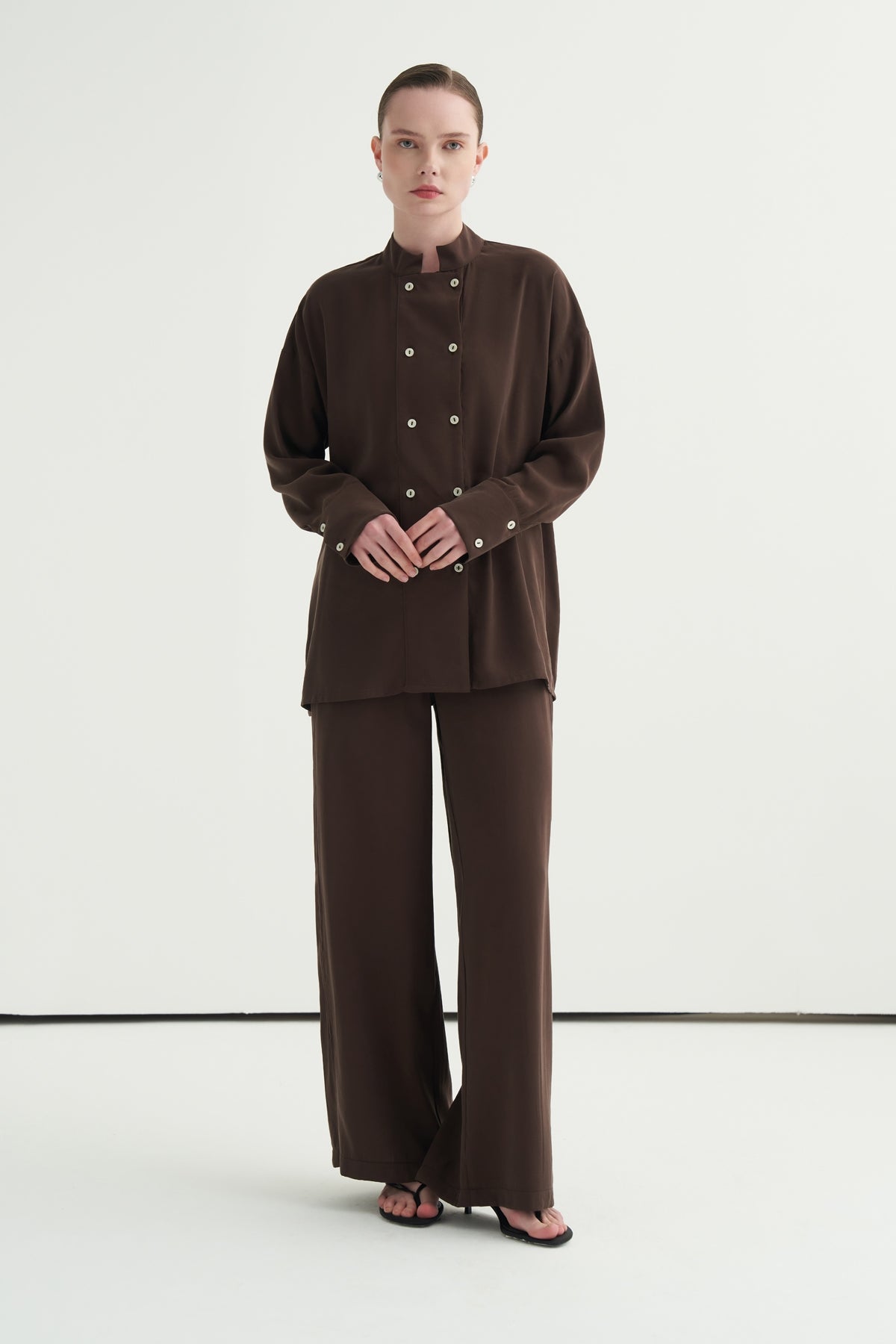 Kadın Modal Hakim Yakalı Dökümlü Bluz Kahve