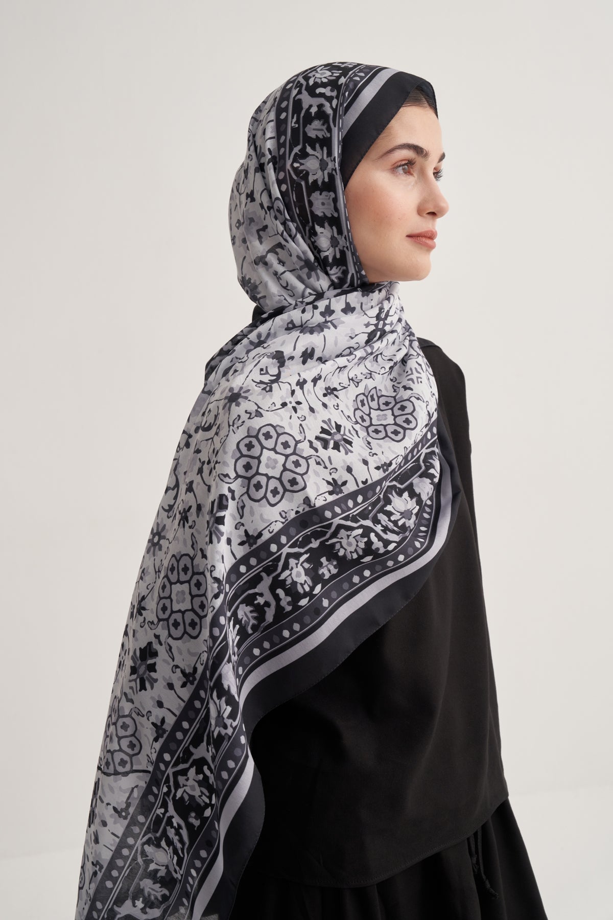 Kadın Soft Daisy Desen Şal Siyah Beyaz