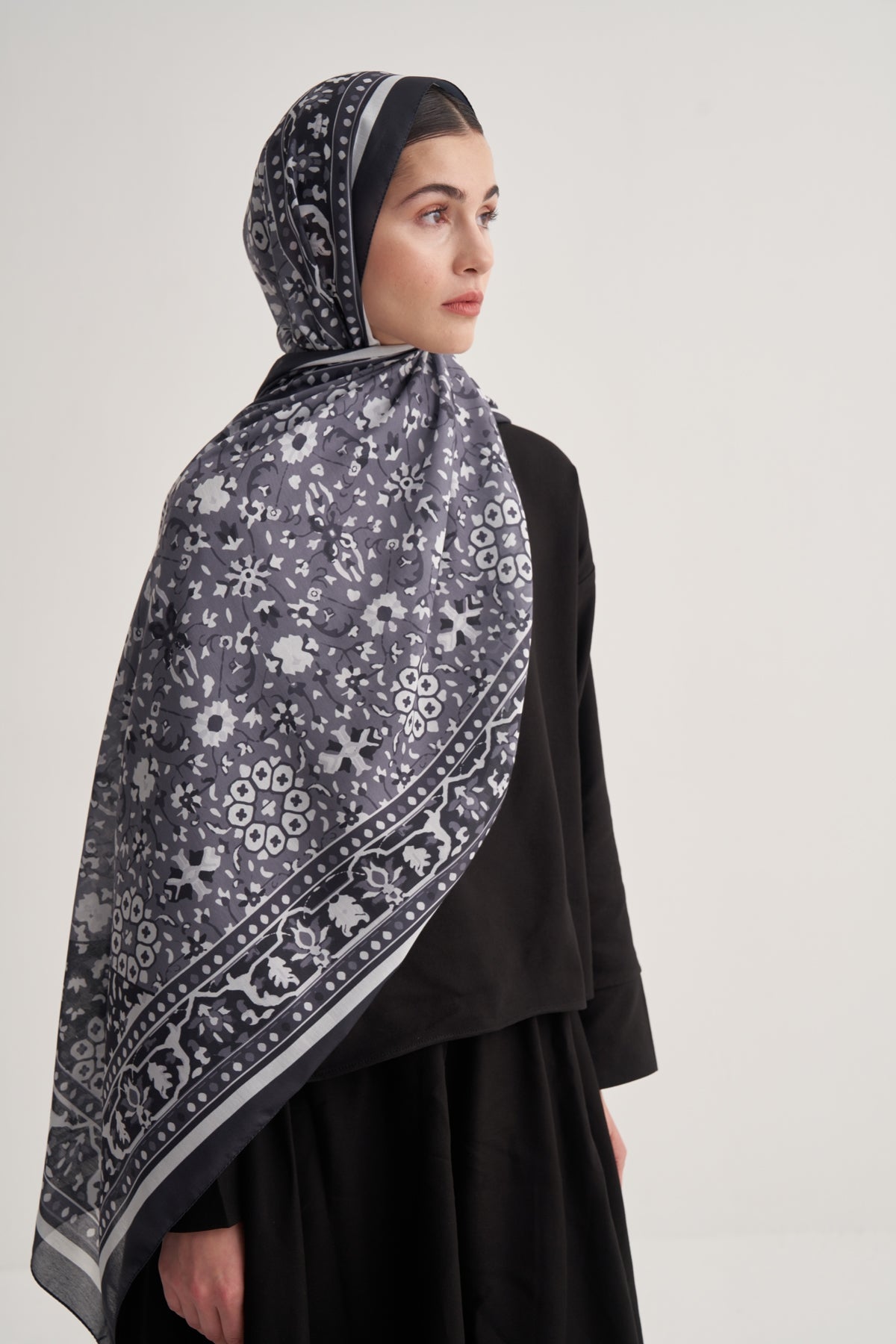 Kadın Soft Daisy Desen Şal Koyu Gri